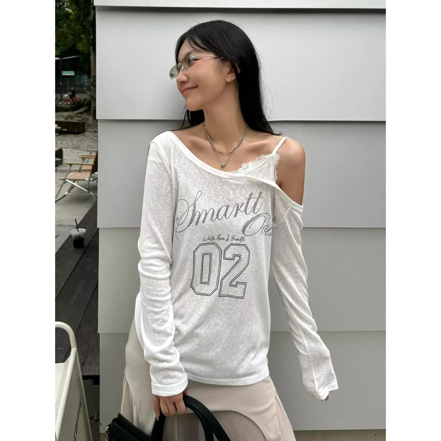 아메리칸 레이스 슬립 오프숄더 디자인 센스 긴팔 티셔츠 여성 봄 여름 새로운 비스듬한 어깨 블라우스 맨위 트렌디 상세 이미지 1