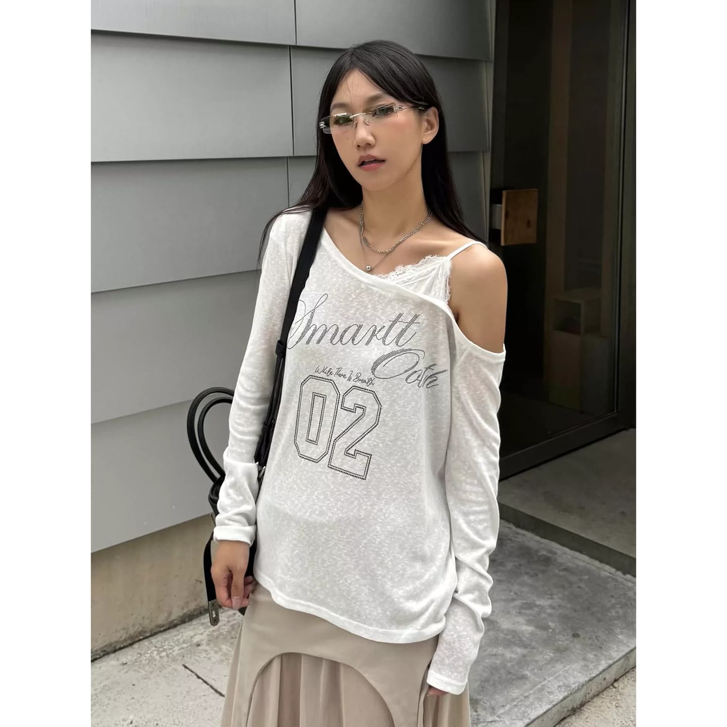 아메리칸 레이스 슬립 오프숄더 디자인 센스 긴팔 티셔츠 여성 봄 여름 새로운 비스듬한 어깨 블라우스 맨위 트렌디 상세 이미지 2
