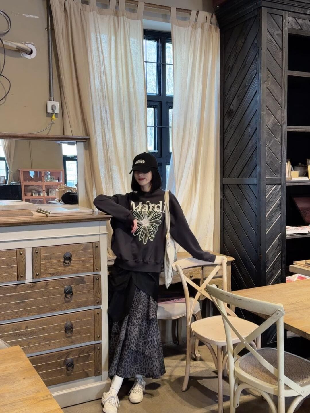 아메리칸 레트로 루즈핏 라운드 넥 후드티 여성 어두운 회색 이미지 3