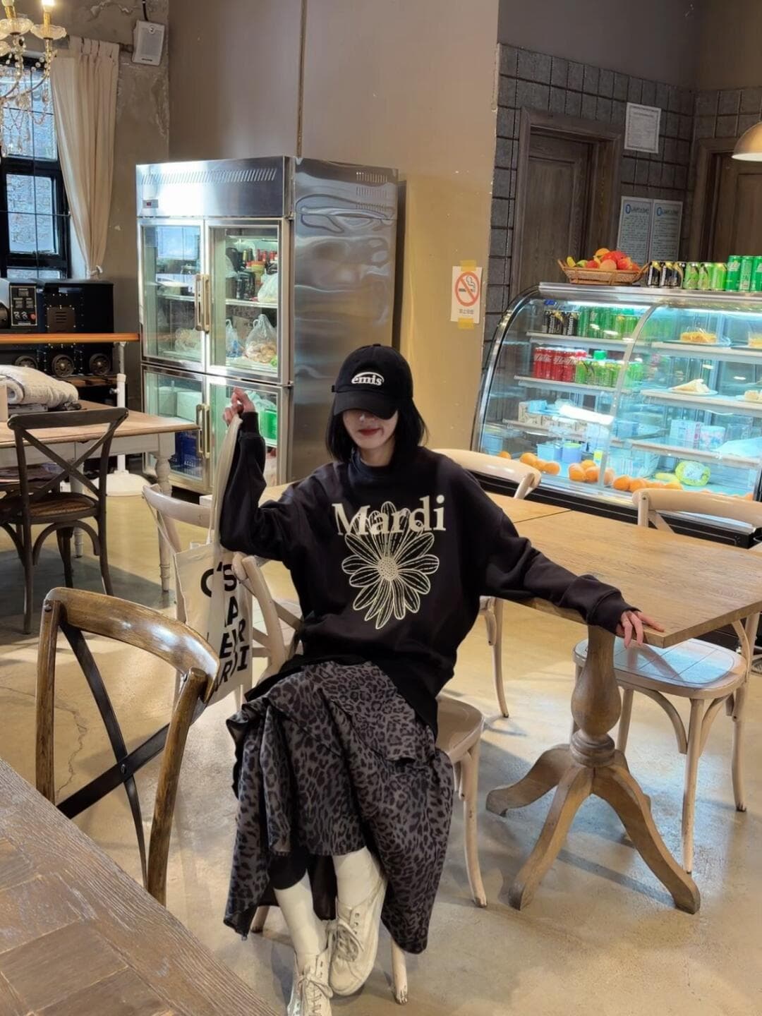 아메리칸 레트로 루즈핏 라운드 넥 후드티 여성 어두운 회색 상세 이미지 4