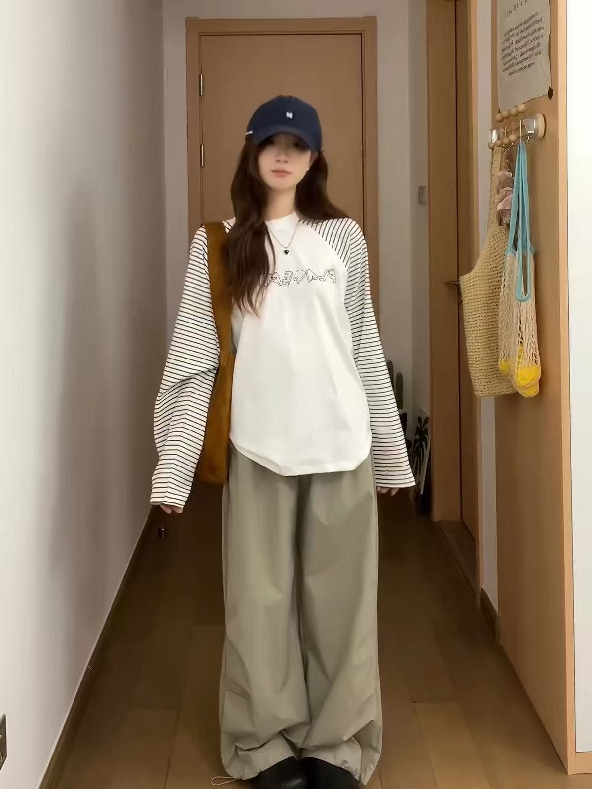 스트라이프 배색 삽입 어깨 긴팔 티셔츠 여성 루즈핏 단순한 관대 한 품격 맨위 이미지 4