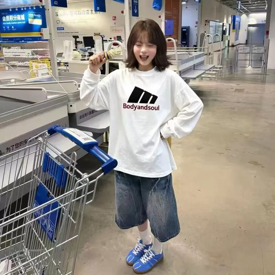 조수 브랜드 높음 거리 알파벳 프린트 화이트 순면 긴팔 티셔츠 여성 2026 가을 새로운 루즈핏 중간 길이 맨위 이미지 5
