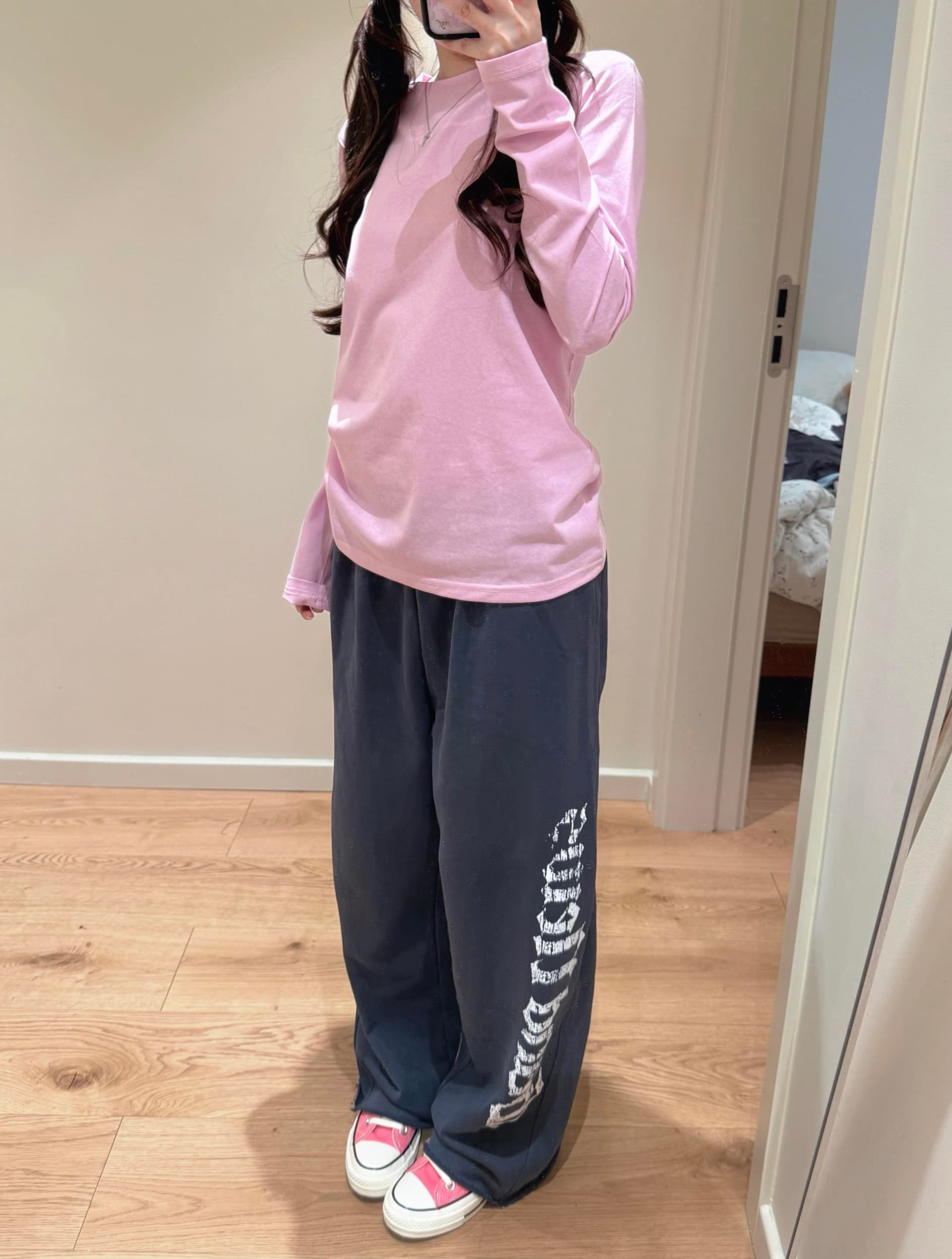 한 부서 달콤한 차가운 바람 핑크색 라운드 넥 긴팔 티셔츠 여성 이른 가을 기초 섹션 다용도 기본 셔츠 캐주얼 슬림해 보이는 맨위 이미지 3