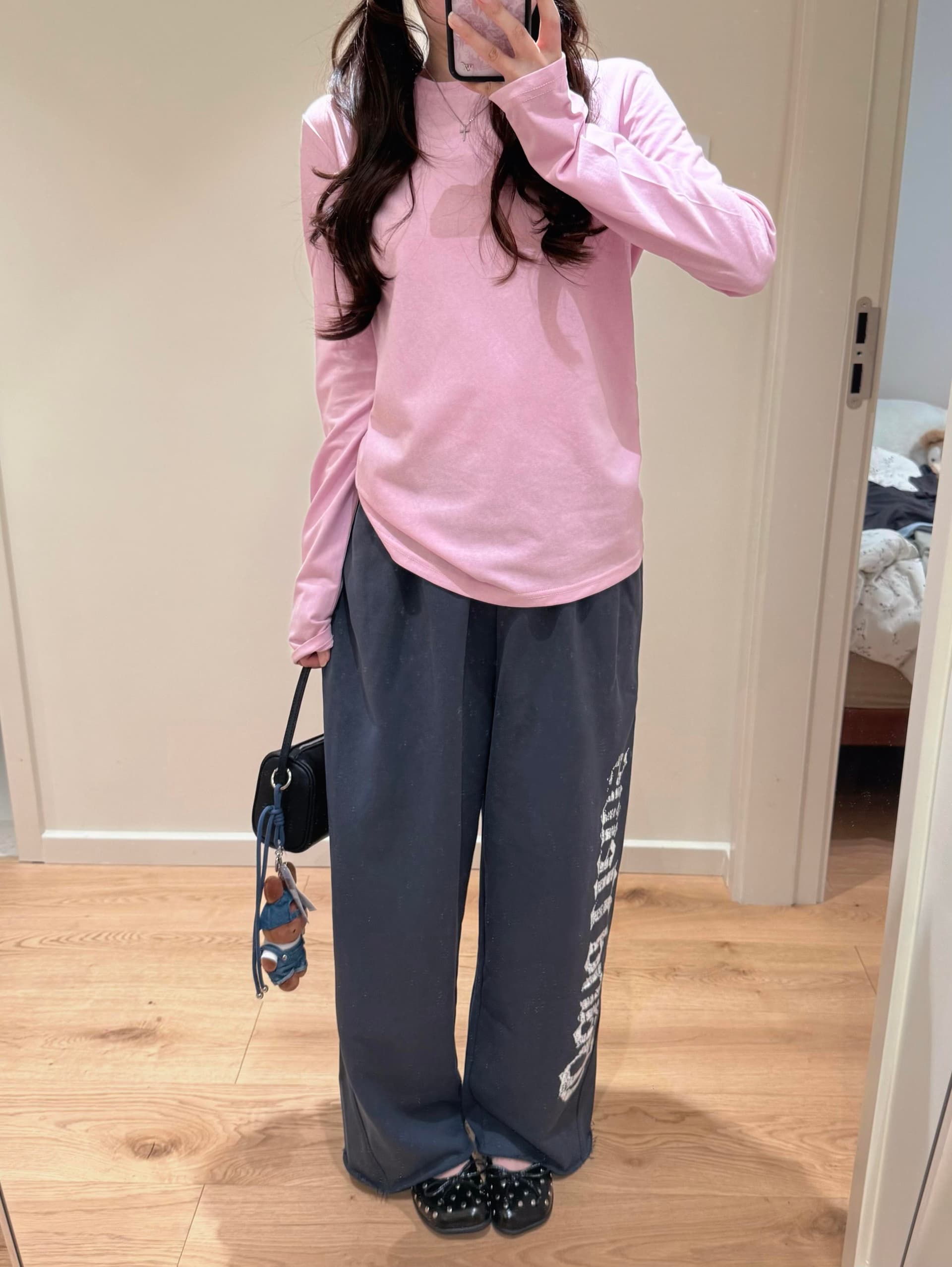 한 부서 달콤한 차가운 바람 핑크색 라운드 넥 긴팔 티셔츠 여성 이른 가을 기초 섹션 다용도 기본 셔츠 캐주얼 슬림해 보이는 맨위 상세 이미지 1