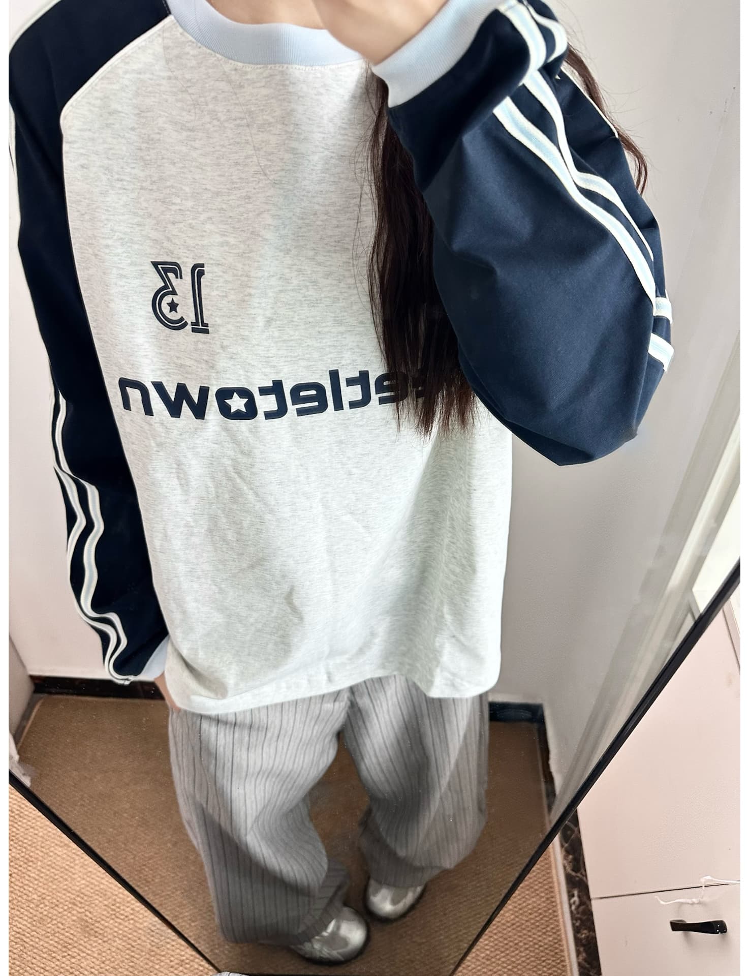 아메리칸 학원 스타일 배색 패치워크 긴팔 티셔츠 남성 가을 겨울철 커플룩 알파벳 프린트 루즈핏 맨위 서비스 이미지 3