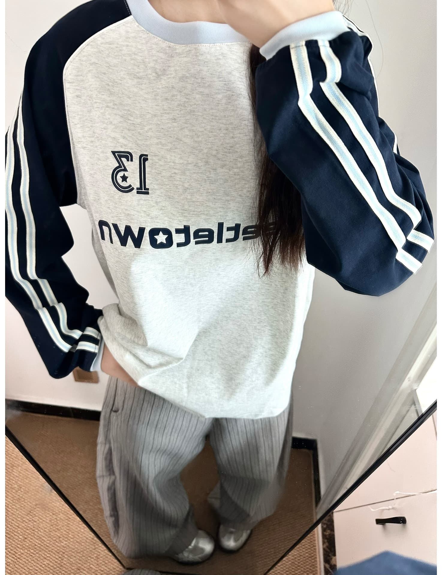 아메리칸 학원 스타일 배색 패치워크 긴팔 티셔츠 남성 가을 겨울철 커플룩 알파벳 프린트 루즈핏 맨위 서비스 상세 이미지 3