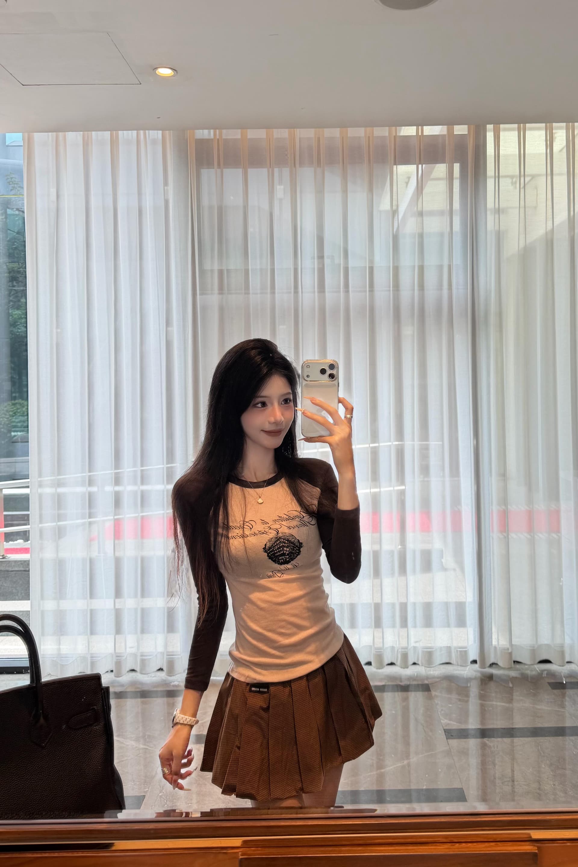 아메리칸 레트로 핫걸 라운드 넥 삽입 어깨 소매 길이 소매 티셔츠 여성 가을 몸매 가꾸기 슬림해 보이는 쇼트 스타일 긍정적 인 어깨 만나는 맨위 상세 이미지 4