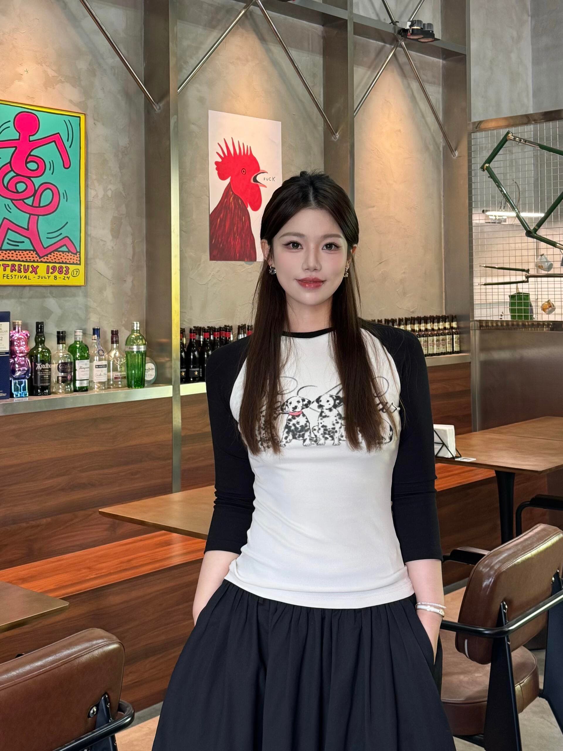 배색 강아지 프린트 티셔츠 여성 가을 새로운 몸매 가꾸기 슬림해 보이는 삽입 어깨 소매 라운드 넥 기본 셔츠 맨위 이미지 2