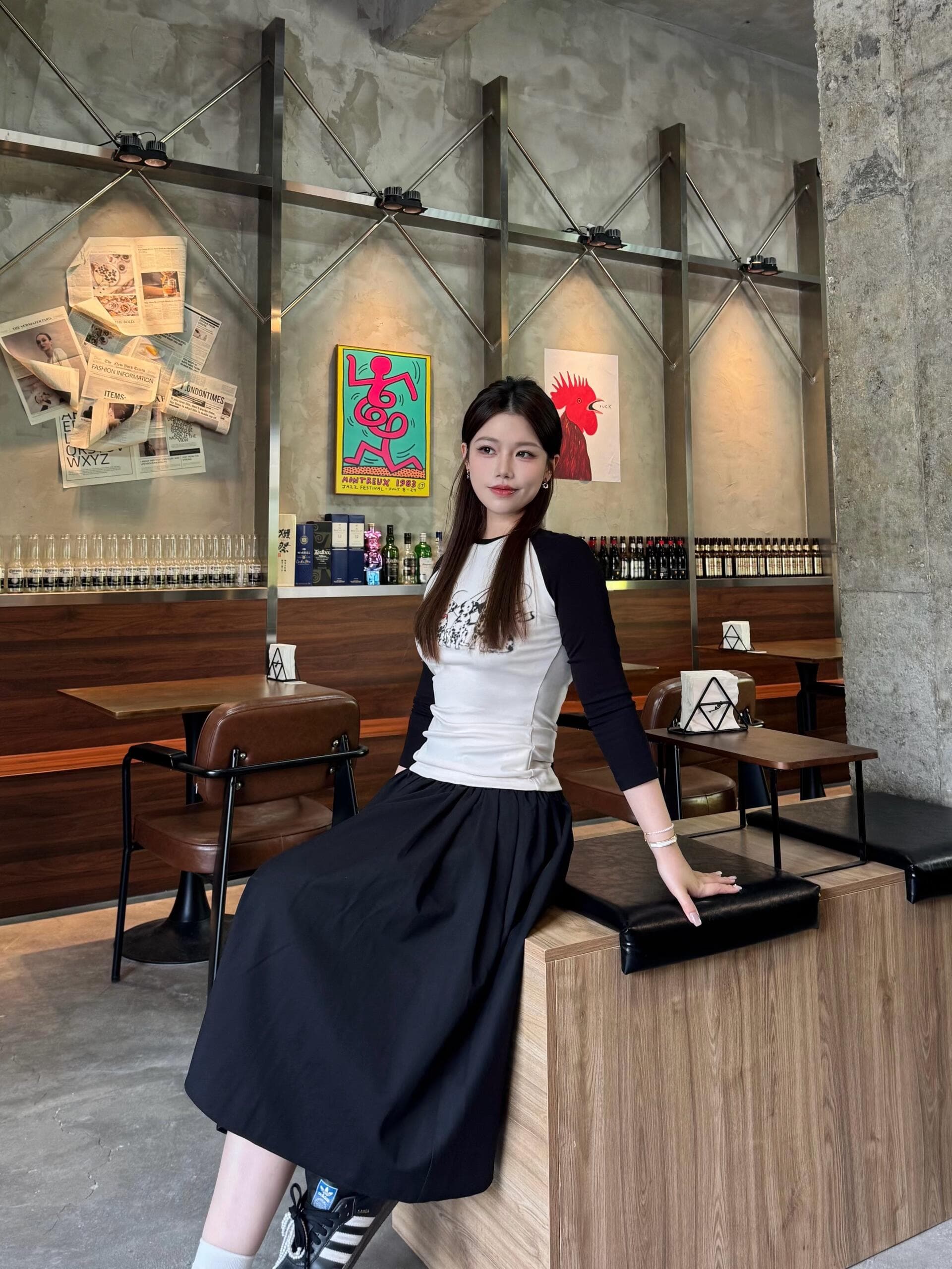 배색 강아지 프린트 티셔츠 여성 가을 새로운 몸매 가꾸기 슬림해 보이는 삽입 어깨 소매 라운드 넥 기본 셔츠 맨위 상세 이미지 5