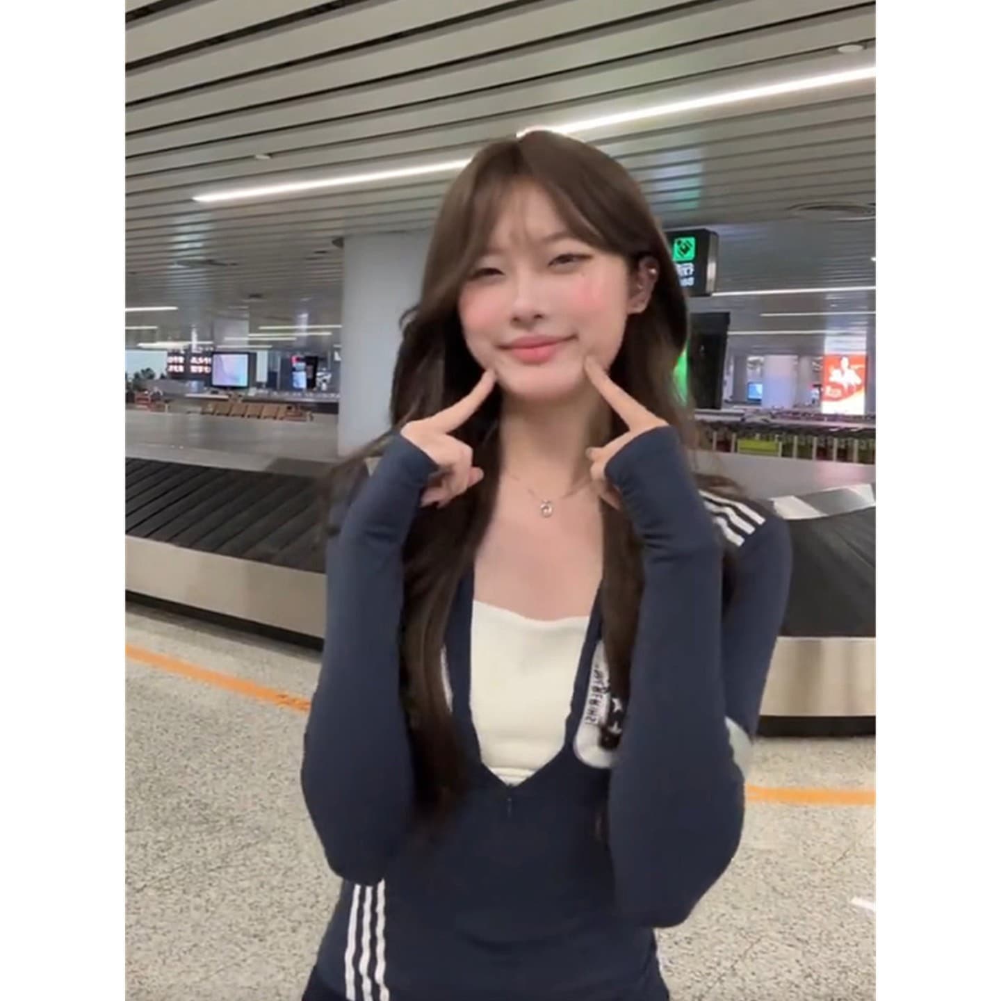 이른 가을 알파벳 V넥 긍정적 인 어깨 긴팔 티셔츠 여성 가을 몸매 가꾸기 허리 수축 운동 인사이드 가져 가라. 기본 셔츠 달콤한 핫걸 맨위 상세 이미지 3