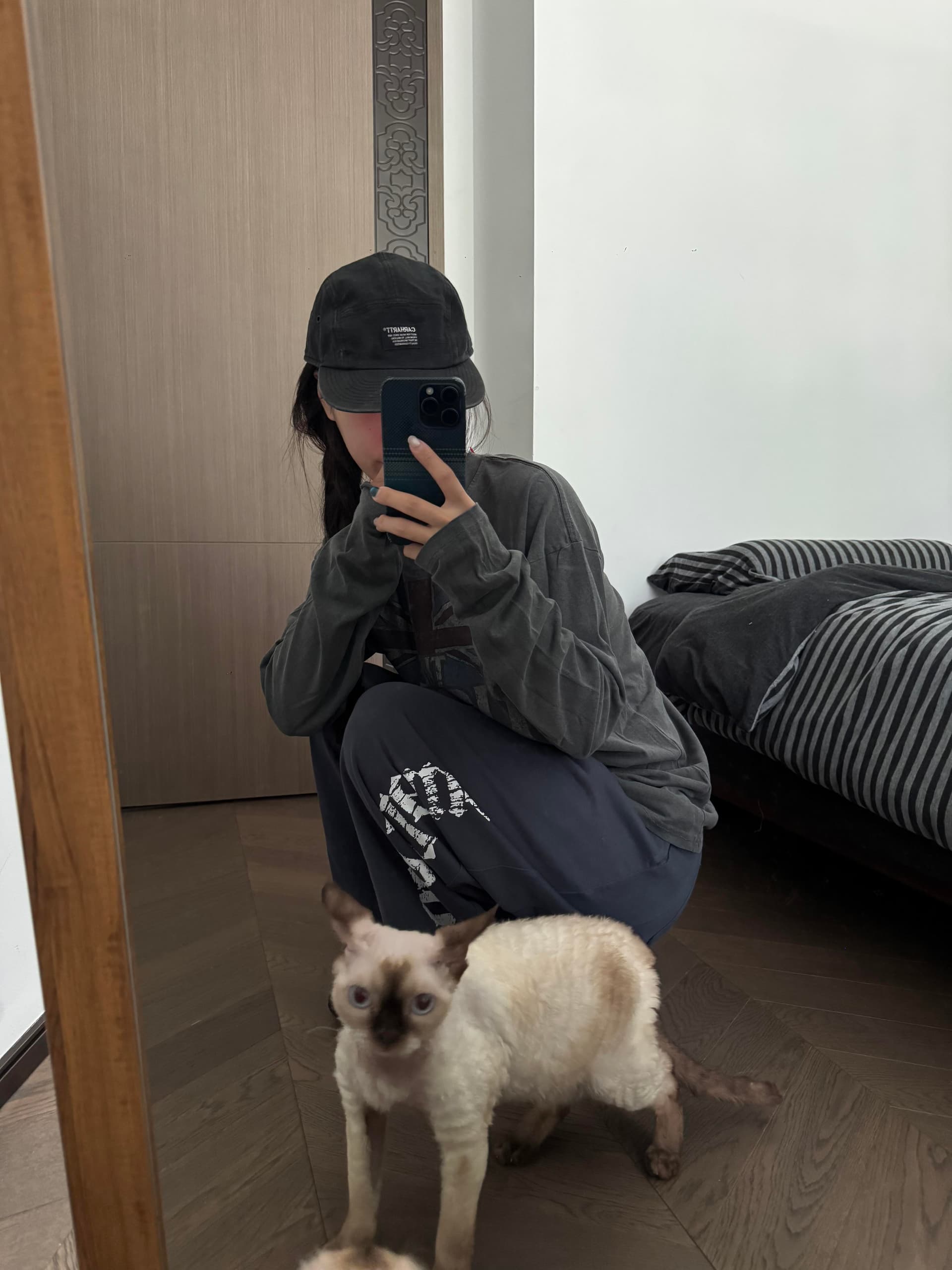 아메리칸 레트로 워싱 마 오래된 알파벳 프린트 라운드 넥 긴팔 티셔츠 여성 중성 바람 루즈핏 맨위 가을 상세 이미지 4