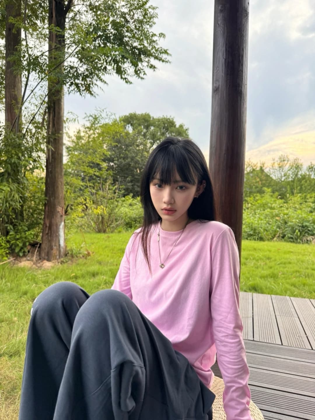 핑크색 라운드 넥 긴팔 티셔츠 여성 조기 가을 기초 섹션 다용도 한 부서 느긋한 루즈핏 인사이드 가져 가라. 기본 셔츠 맨위