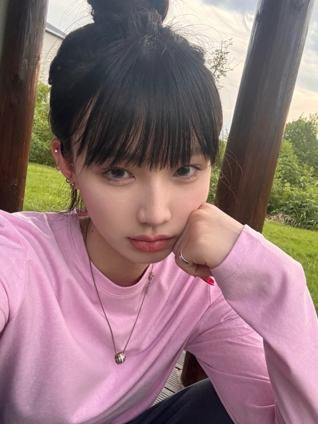 핑크색 라운드 넥 긴팔 티셔츠 여성 조기 가을 기초 섹션 다용도 한 부서 느긋한 루즈핏 인사이드 가져 가라. 기본 셔츠 맨위 상세 이미지 3
