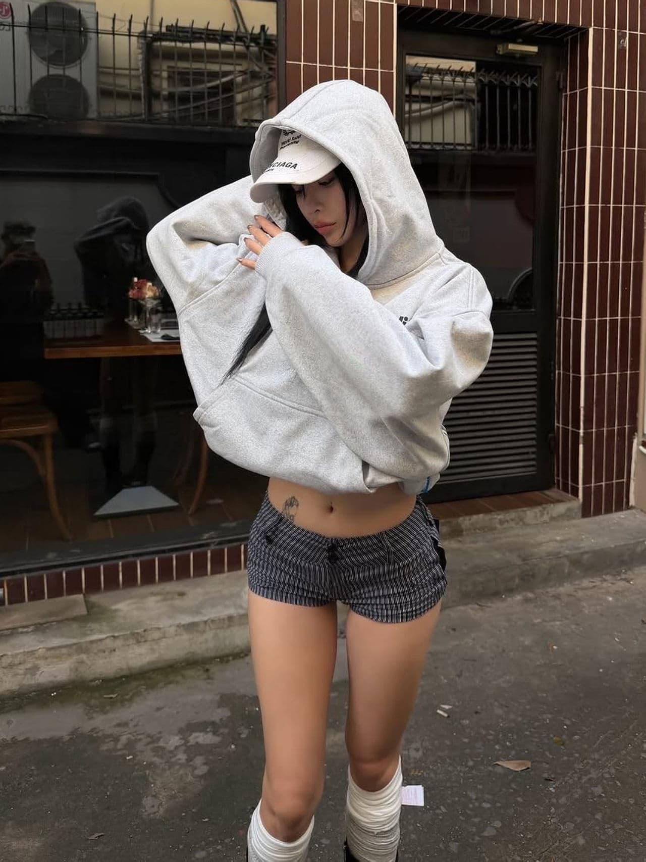 한 부서 ins 바람 작은 대중 알파벳 프린트 후드 쇼트 스타일 후드티 여성 가을 겨울 루즈핏 풀오버 다용도 회색 맨위 상세 이미지 3