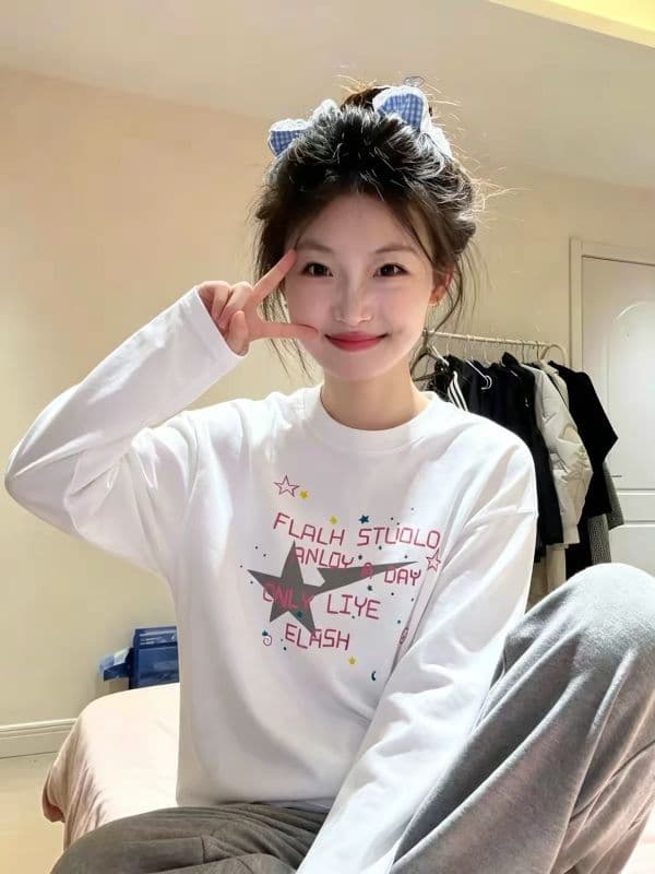 화이트 긴팔 티셔츠 여성 봄 가을 얇은 스타일 아메리칸 레트로 루즈핏 느긋한 바람 기본 셔츠 인사이드 가져 가라. 한 첨부 된 의류 트렌디 상세 이미지 4
