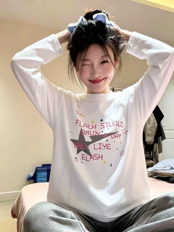 화이트 긴팔 티셔츠 여성 봄 가을 얇은 스타일 아메리칸 레트로 루즈핏 느긋한 바람 기본 셔츠 인사이드 가져 가라. 한 첨부 된 의류 트렌디 상세 이미지 5