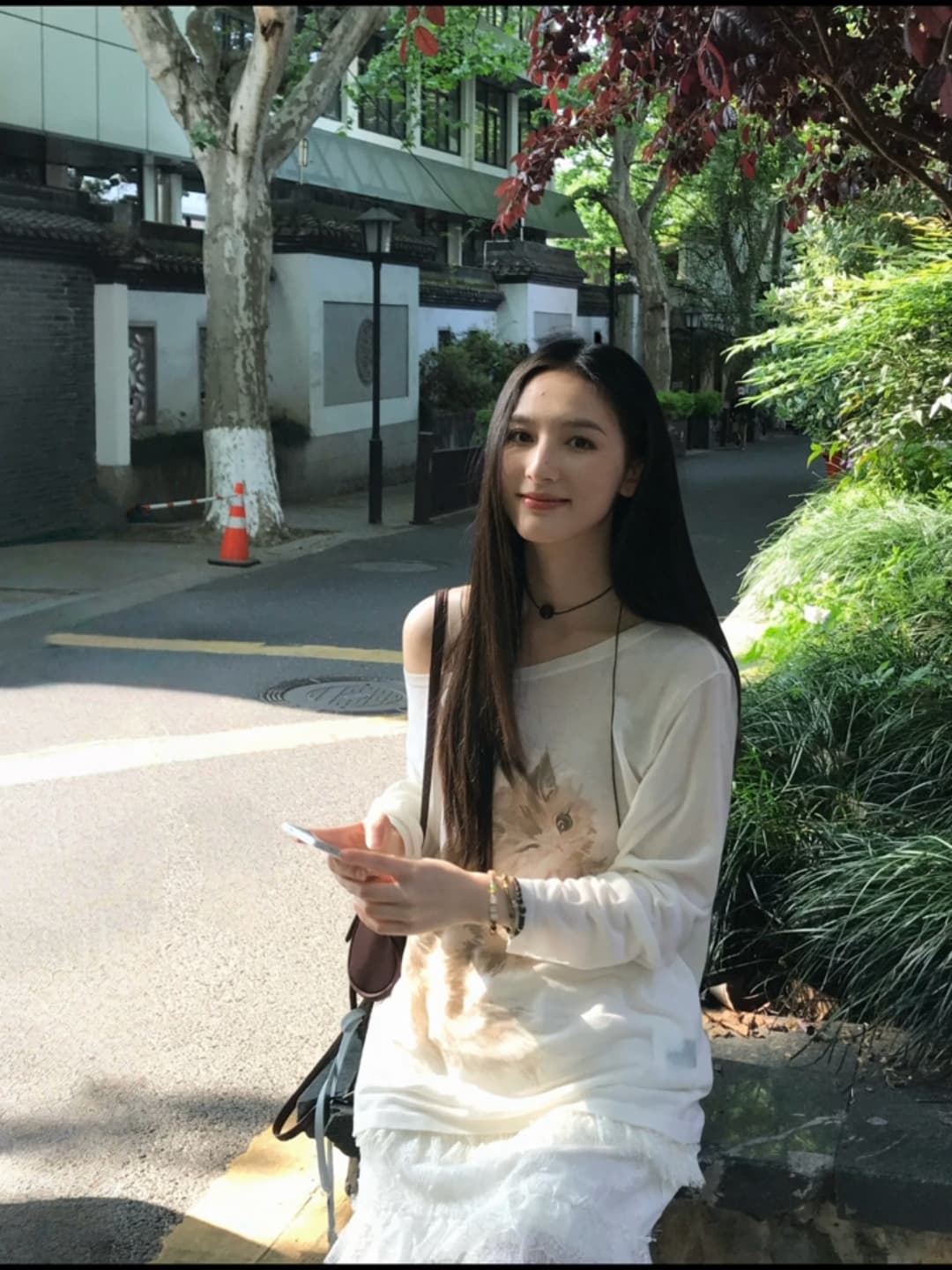 화이트 얇은 스타일 비스듬한 어깨 오프숄더 자외선 차단 블라우스 여성 여름 외출용 루즈핏 Tulle 긴팔 티셔츠 오프숄더 맨위 상세 이미지 3