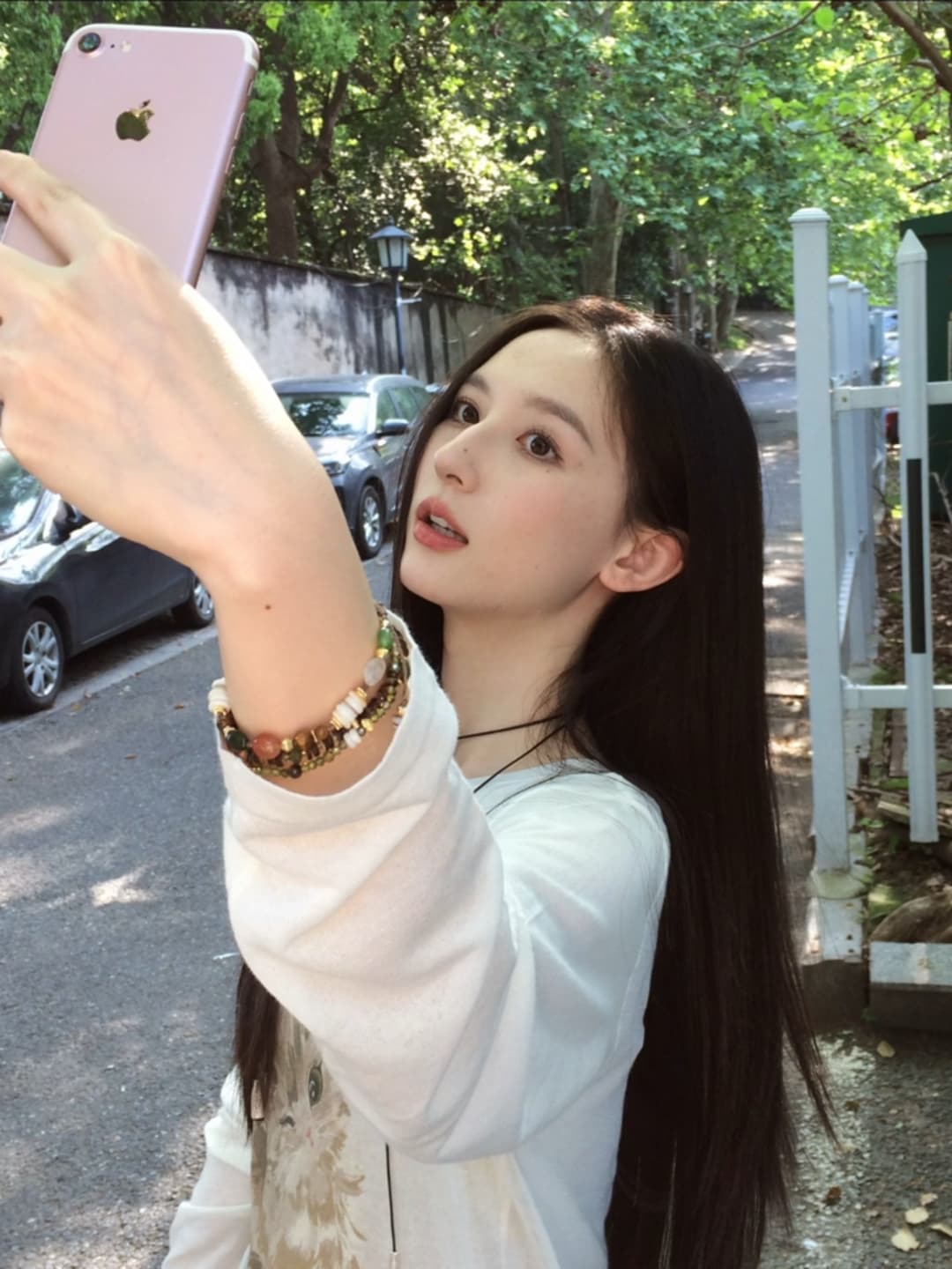 화이트 얇은 스타일 비스듬한 어깨 오프숄더 자외선 차단 블라우스 여성 여름 외출용 루즈핏 Tulle 긴팔 티셔츠 오프숄더 맨위 상세 이미지 5