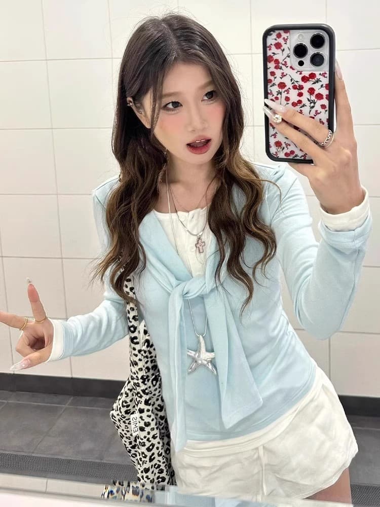 한 부서 파란색 스트랩 페이크 레이어드 긴팔 티셔츠 여성 가을 2026 새로운 몸매 가꾸기 슬림해 보이는 고유 한 Chic 맨위