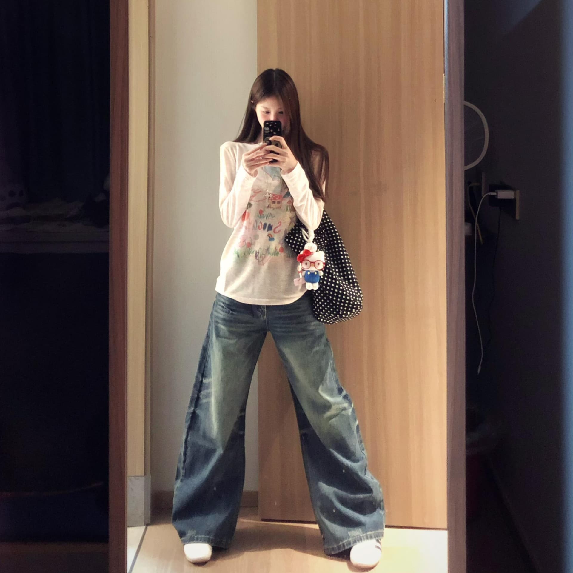 레트로 수채화 낙서 프린트 긴팔 티셔츠 여성 봄 여름 새로운 루즈핏 디자인 센스 작은 대중 자외선 차단 블라우스 맨위 이미지 5