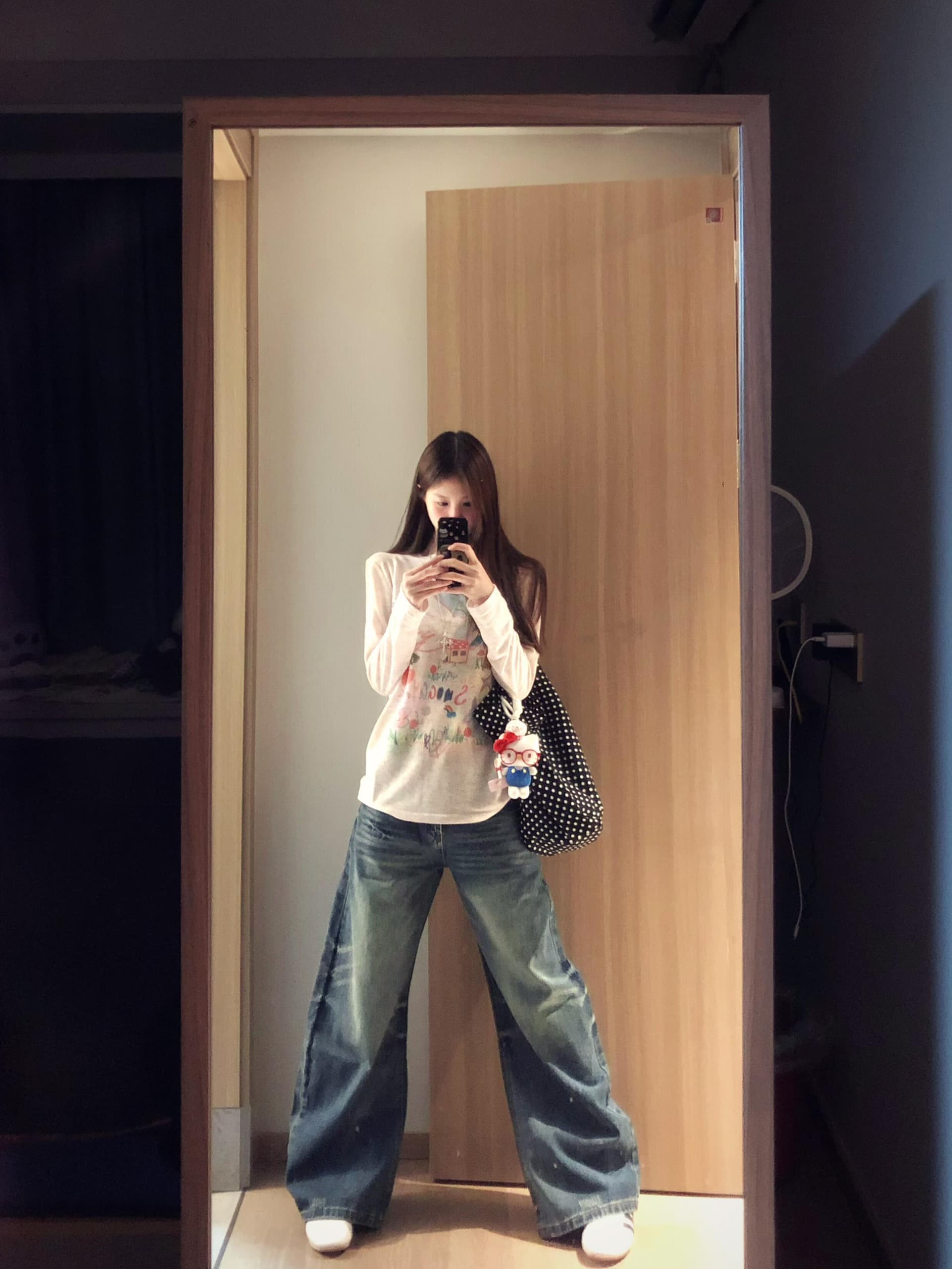 레트로 수채화 낙서 프린트 긴팔 티셔츠 여성 봄 여름 새로운 루즈핏 디자인 센스 작은 대중 자외선 차단 블라우스 맨위 상세 이미지 5