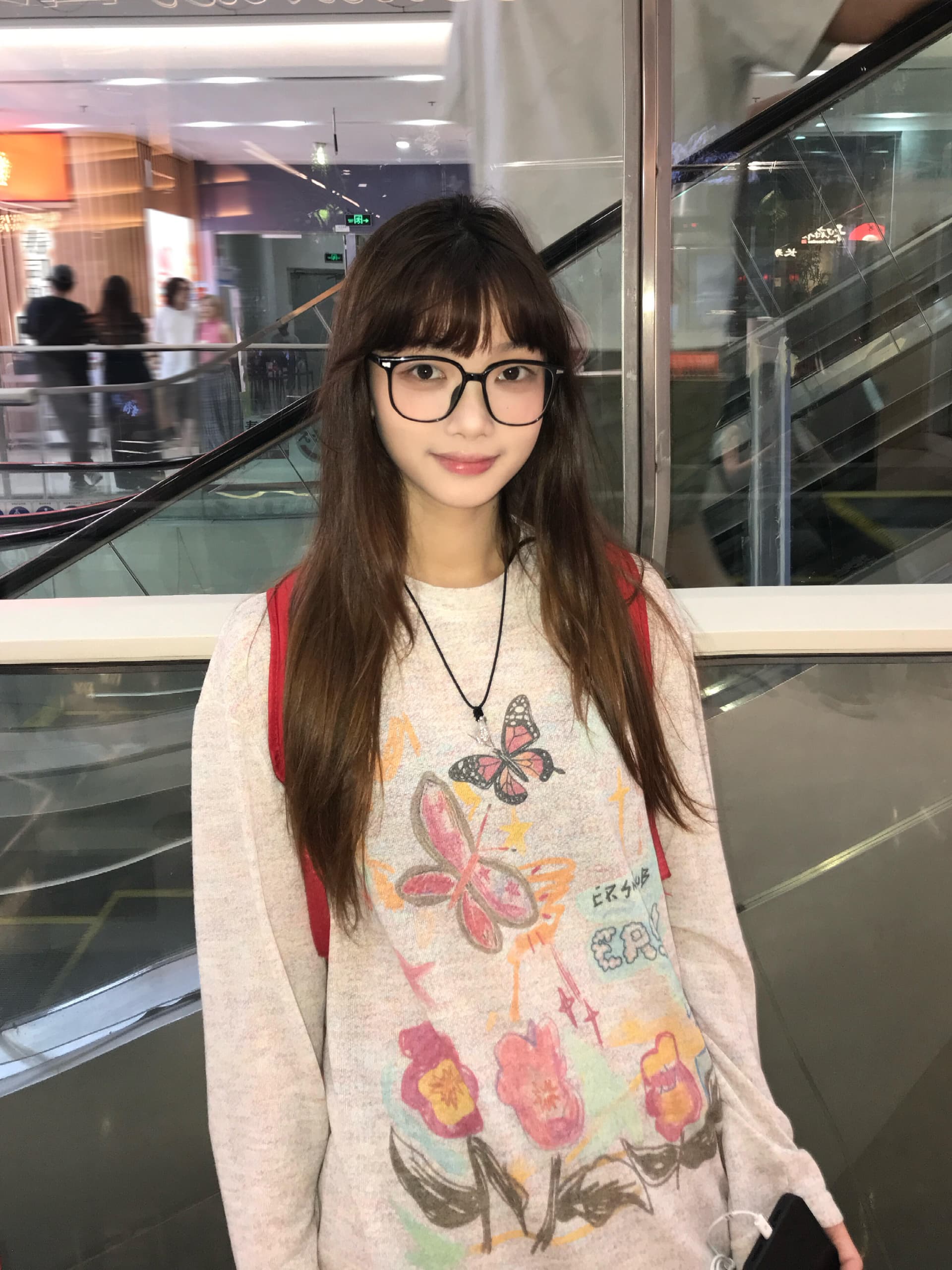 페인팅 나비 프린트 긴팔 티셔츠 여성 라이 경기 서울 아마 얇고 가벼운 루즈핏 물리학 자외선 차단 블라우스 맨위