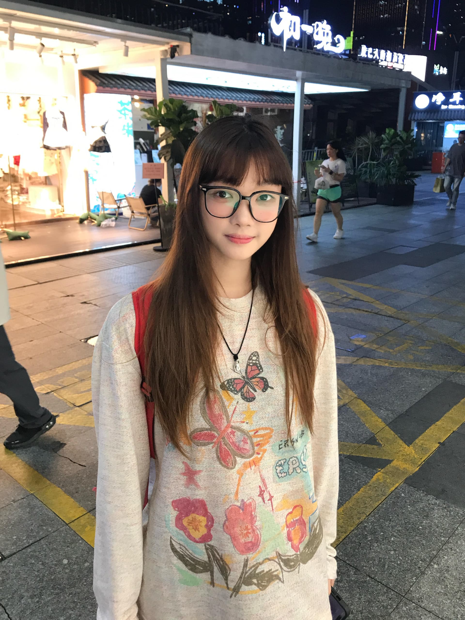 페인팅 나비 프린트 긴팔 티셔츠 여성 라이 경기 서울 아마 얇고 가벼운 루즈핏 물리학 자외선 차단 블라우스 맨위 이미지 2