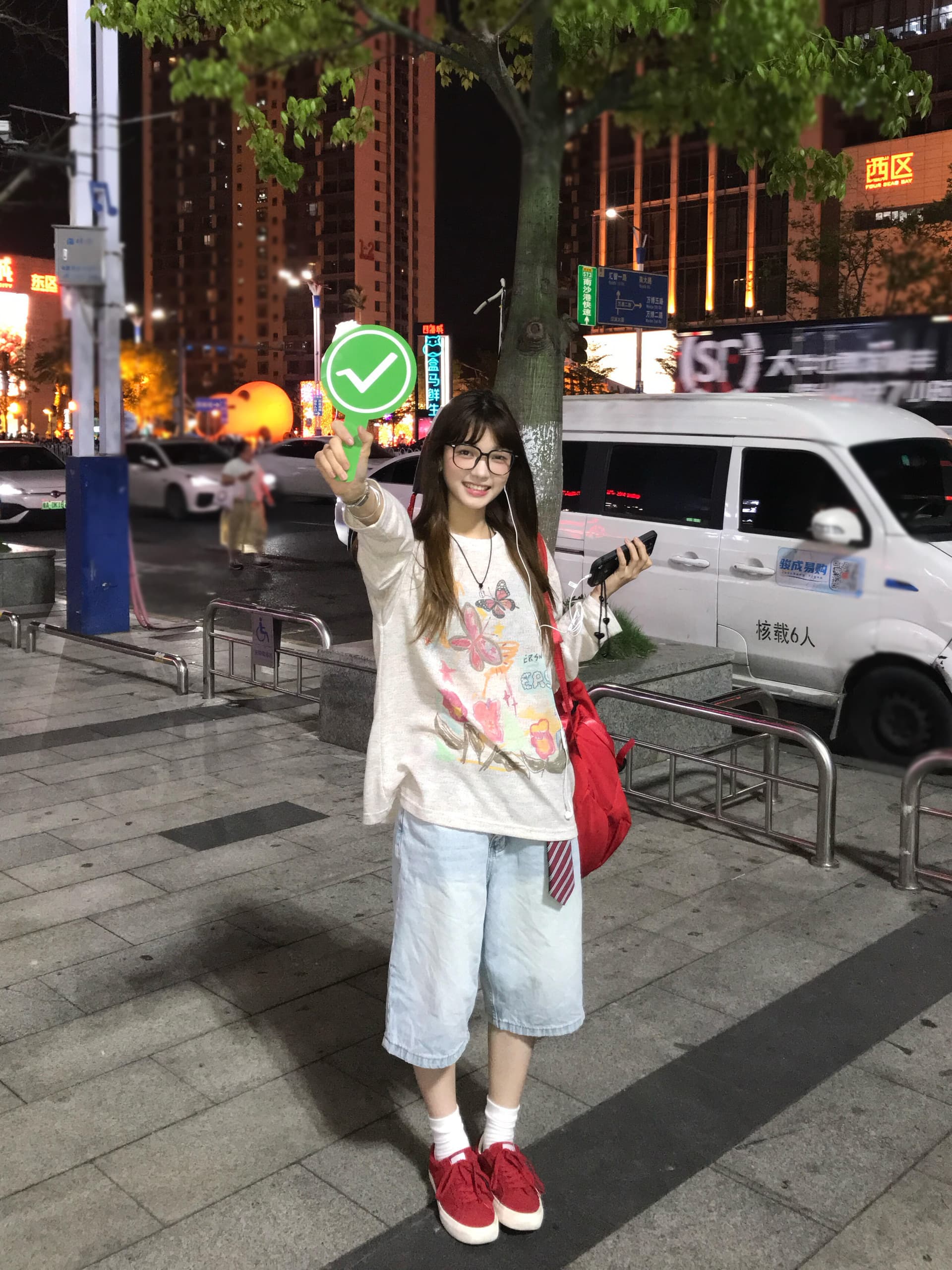 페인팅 나비 프린트 긴팔 티셔츠 여성 라이 경기 서울 아마 얇고 가벼운 루즈핏 물리학 자외선 차단 블라우스 맨위 상세 이미지 5
