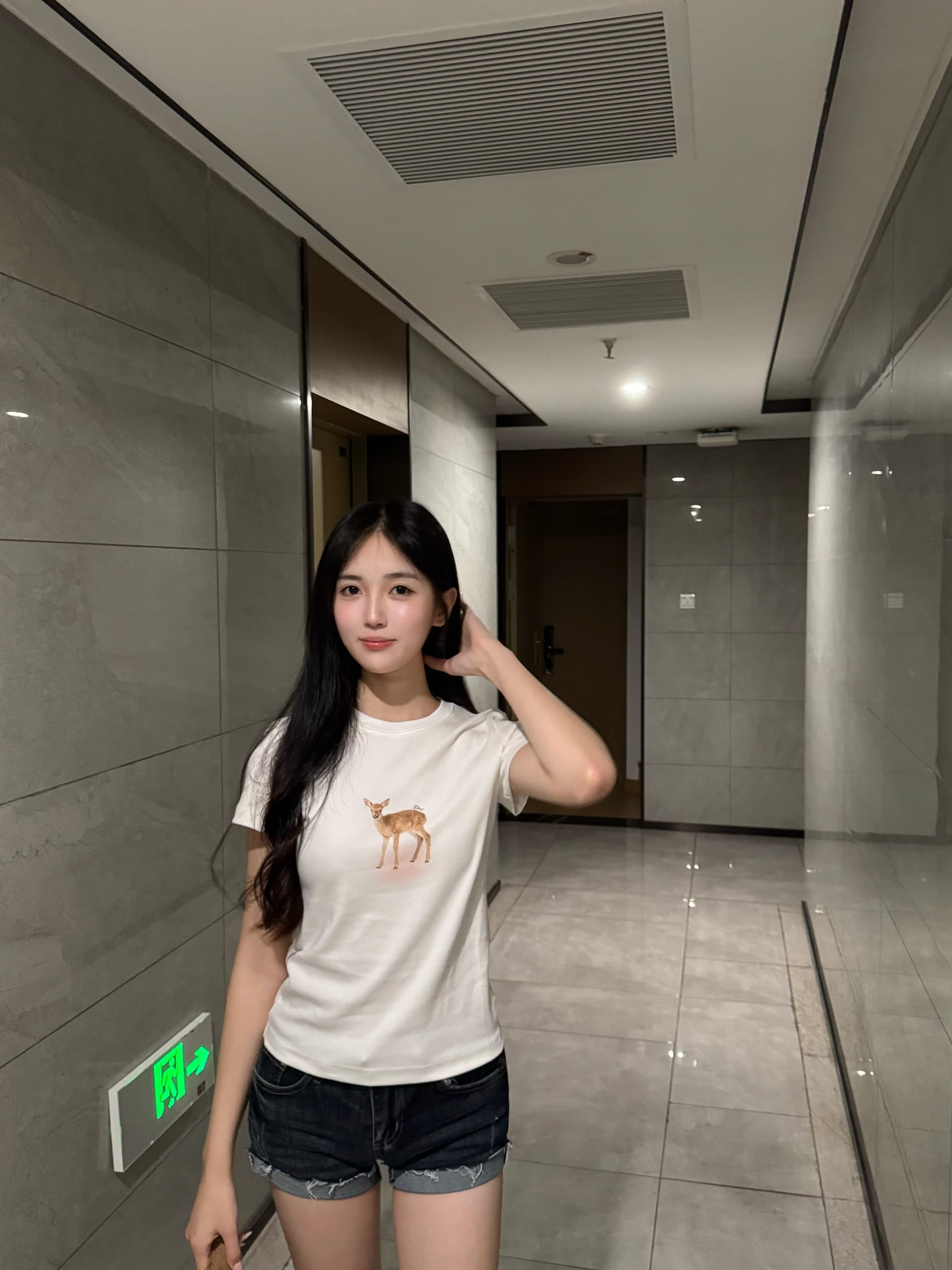 2026 여름 새로운 여성 의류 달콤함 작은 사슴 프린트 몸매 가꾸기 반팔 티셔츠 반팔 이미지 4