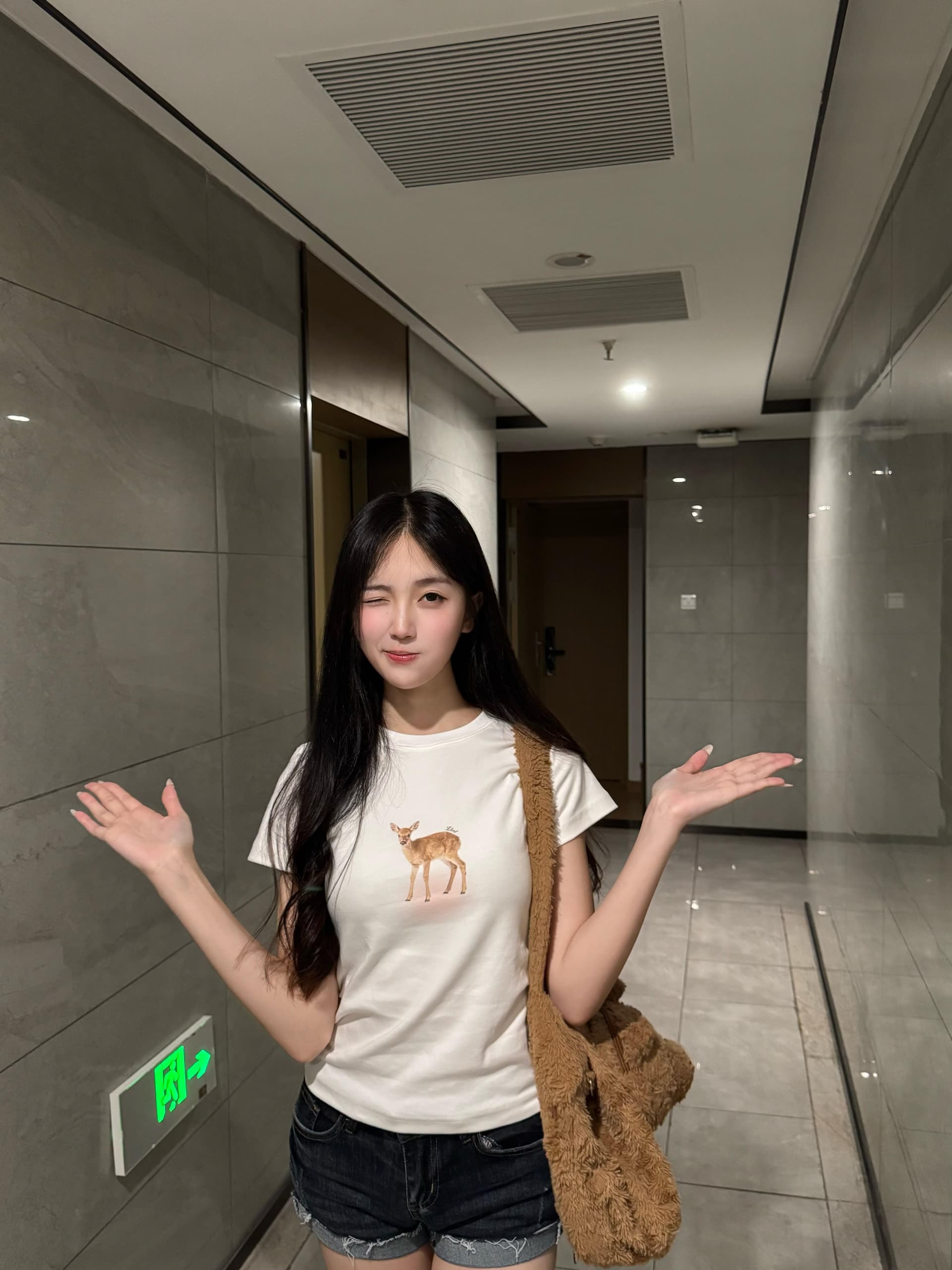 2026 여름 새로운 여성 의류 달콤함 작은 사슴 프린트 몸매 가꾸기 반팔 티셔츠 반팔 상세 이미지 1