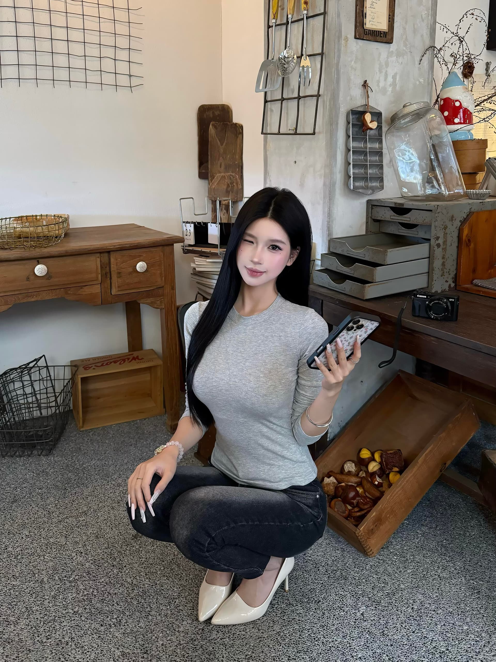 긴팔 티셔츠 여성 몸매 가꾸기 2026 새로운 이른 가을 높음 지혜 센스 착용 가져 가라. 아름다운 고유 한 긍정적 인 어깨 인사이드 잡아라. 의류 이미지 3
