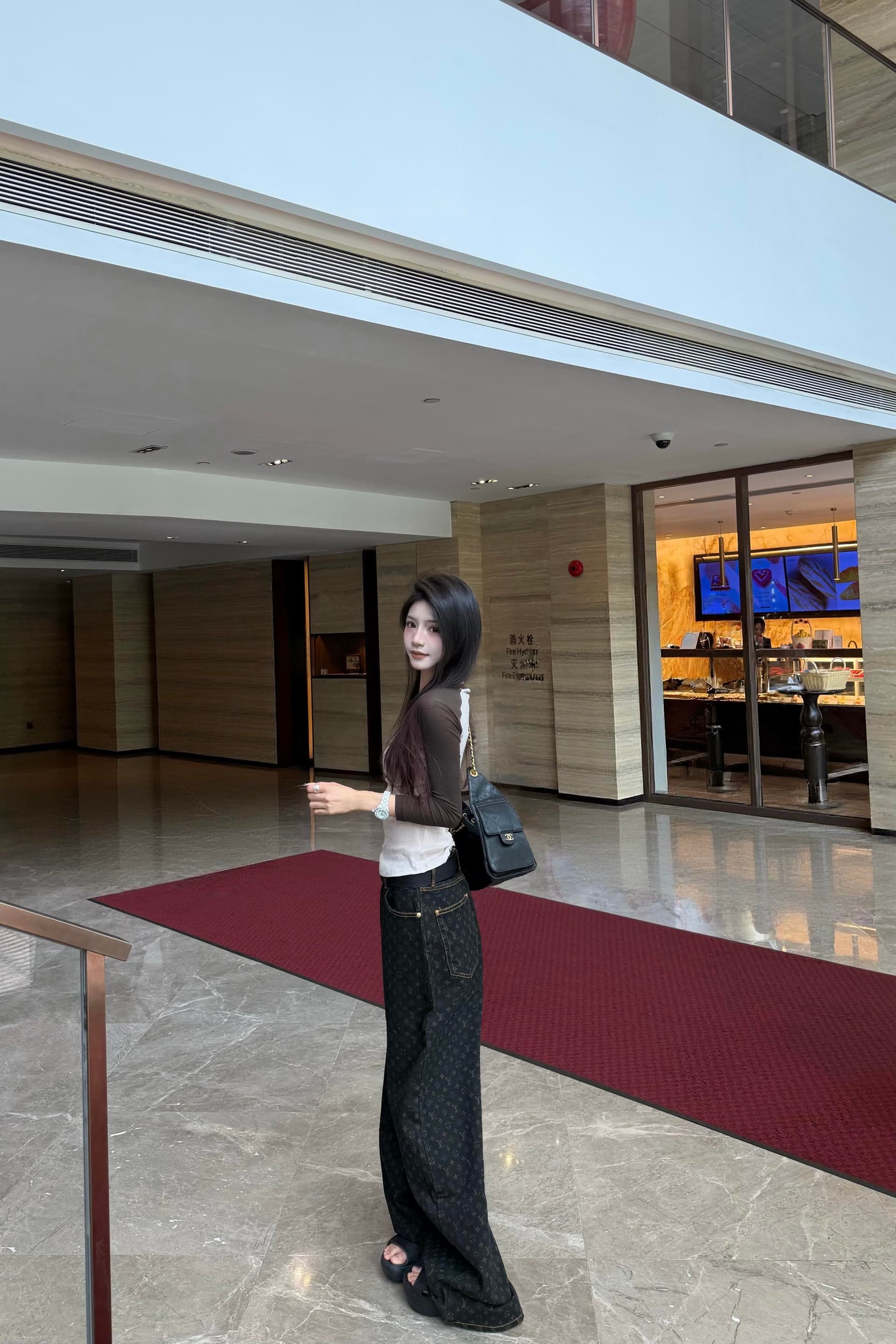 아메리칸 레트로 핫걸 라운드 넥 삽입 어깨 소매 길이 소매 티셔츠 여성 가을 몸매 가꾸기 슬림해 보이는 쇼트 스타일 긍정적 인 어깨 만나는 맨위 상세 이미지 3