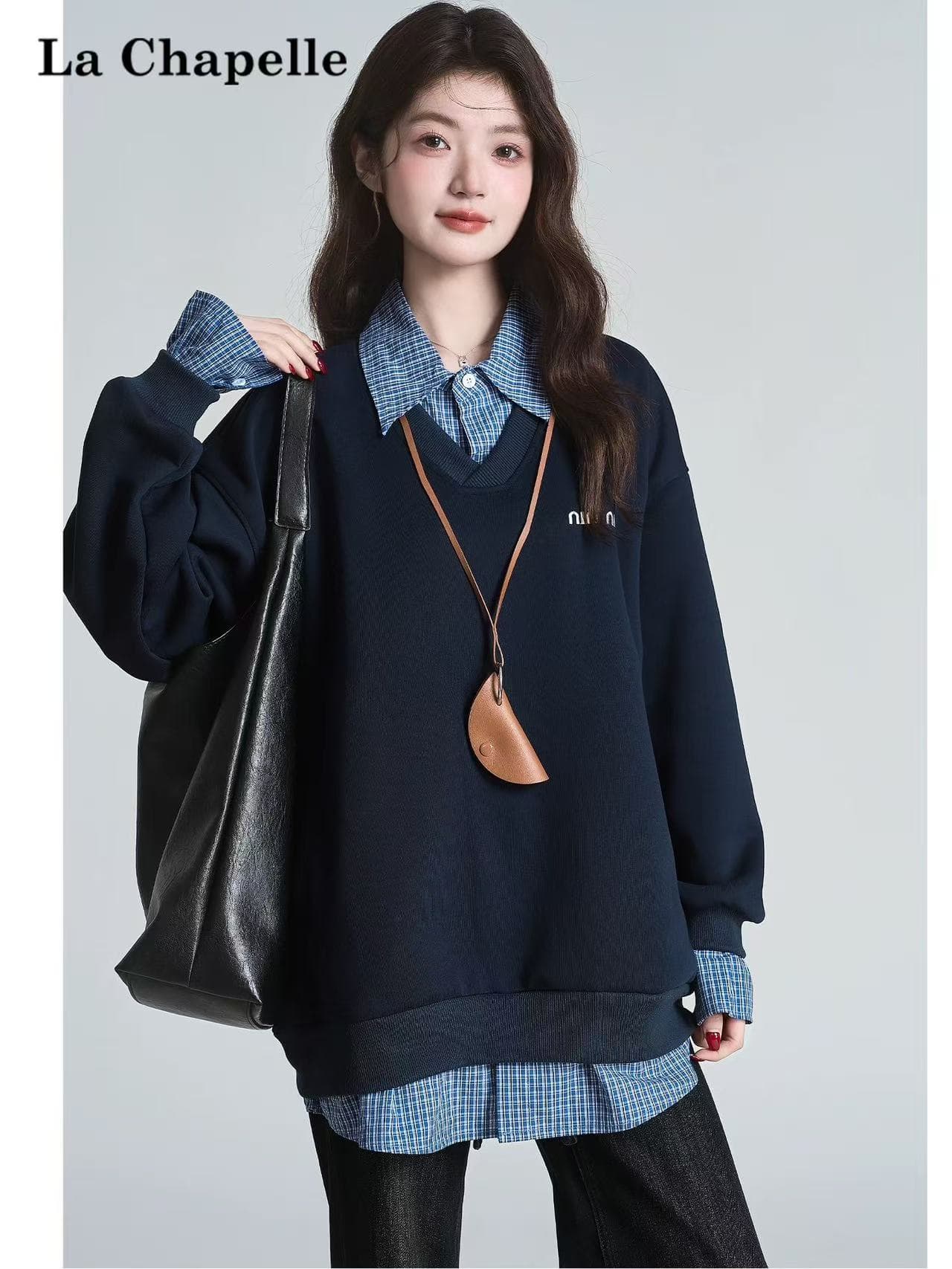 체크무늬 패치워크 페이크 레이어드 POLO 칼라 후드티 여성 한 부서 느긋한 바람 루즈핏 자수 맨위 상세 이미지 3