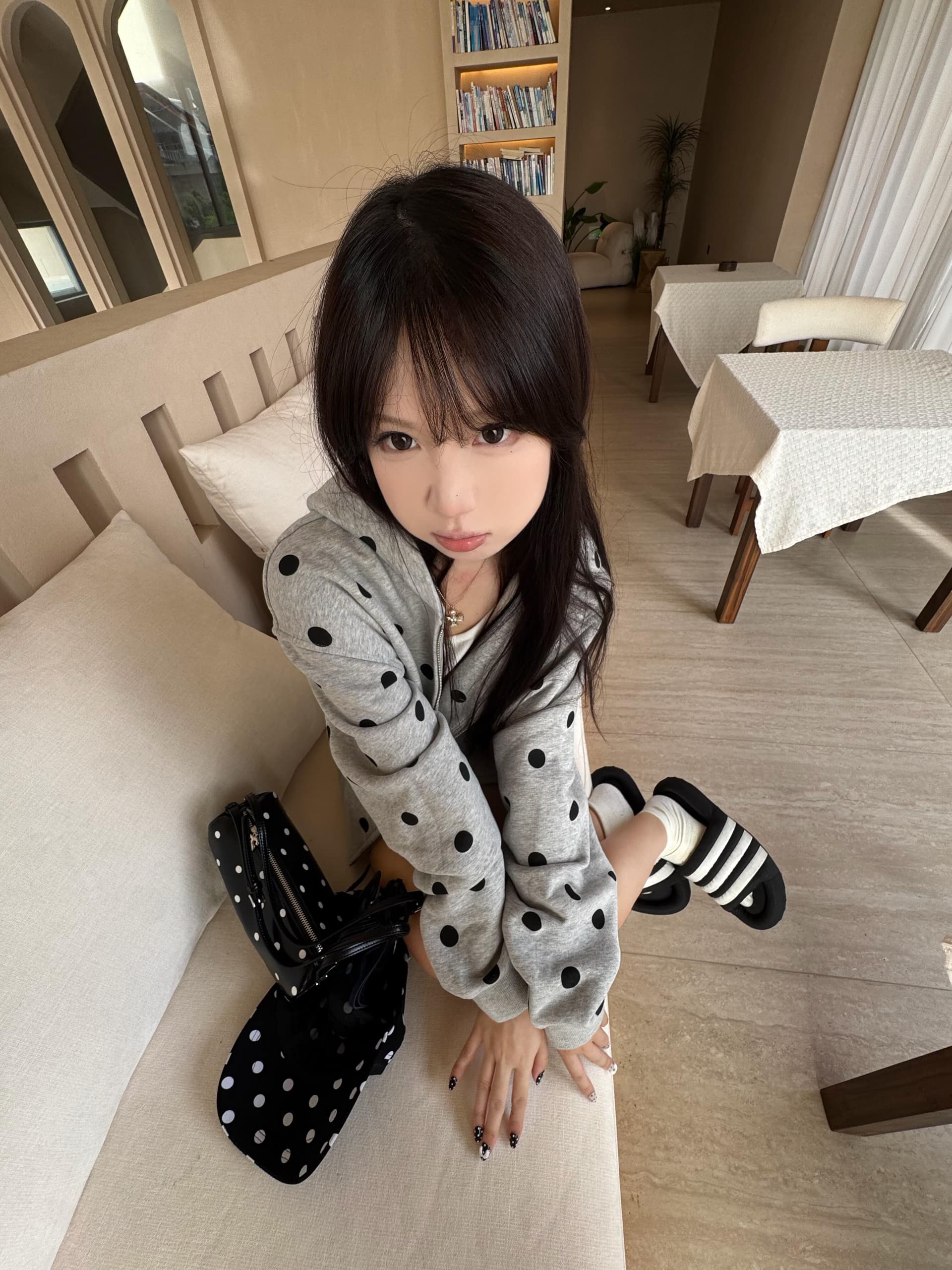 한 부서 캐주얼 회색 도트 무늬 후드 티 스웨터 오픈 가디건 여성 이른 가을 착용 가져 가라. 쇼트 스타일 느긋한 루즈핏 다용도 짧은 외투 상세 이미지 5