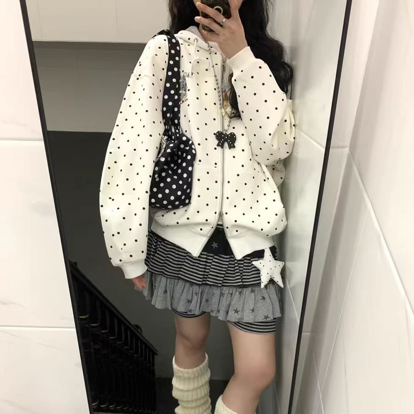 귀여운 토끼 화이트 도트 무늬 후드 지퍼 후드티 짧은 여성 코트 가을 겨울철 루즈핏 다용도 맨위 상세 이미지 1