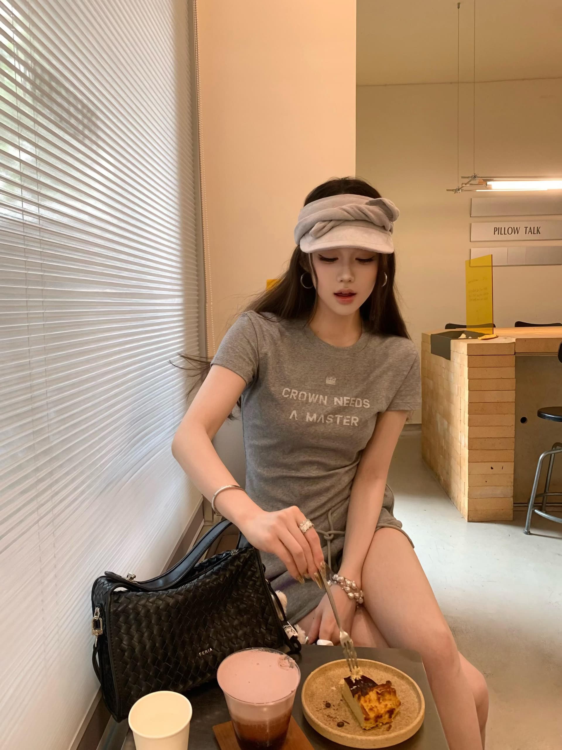 아메리칸 미니멀리즘 알파벳 프린트 긍정적 인 어깨 반팔 티셔츠 여성 여름 패션 핫걸 바람 몸매 가꾸기 쇼트 스타일 맨위 상세 이미지 3