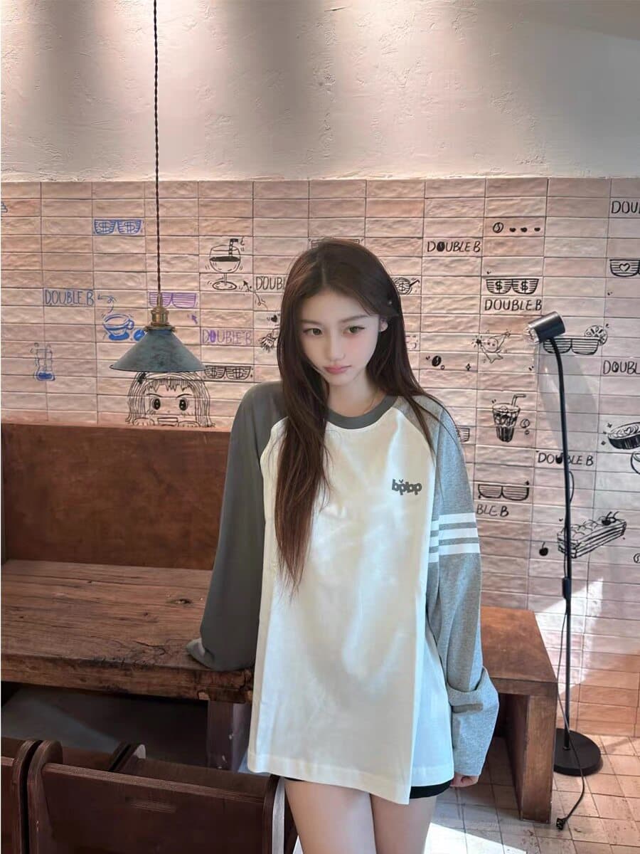 아메리칸 레트로 배색 삽입 어깨 3개 바 긴팔 티셔츠 여성 가을 디자인 센스 루즈핏 순면 기본 셔츠 맨위 상세 이미지 4