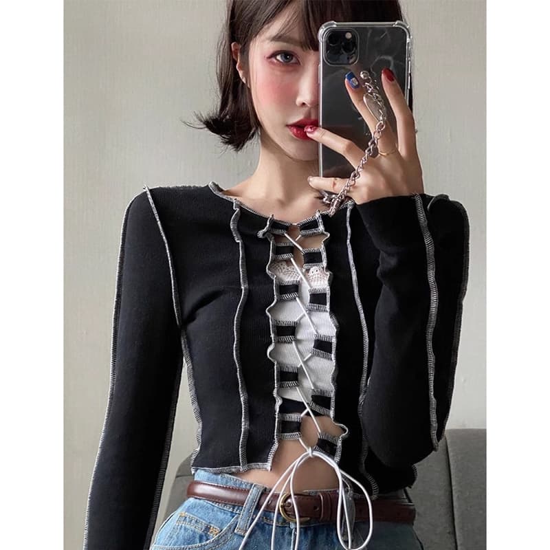 새로운 레트로 다크 바람 Chic 작은 대중 긍정적 인 어깨 셔츠 여성 아메리칸 디자인 센스 스트랩 긴팔 맨위
