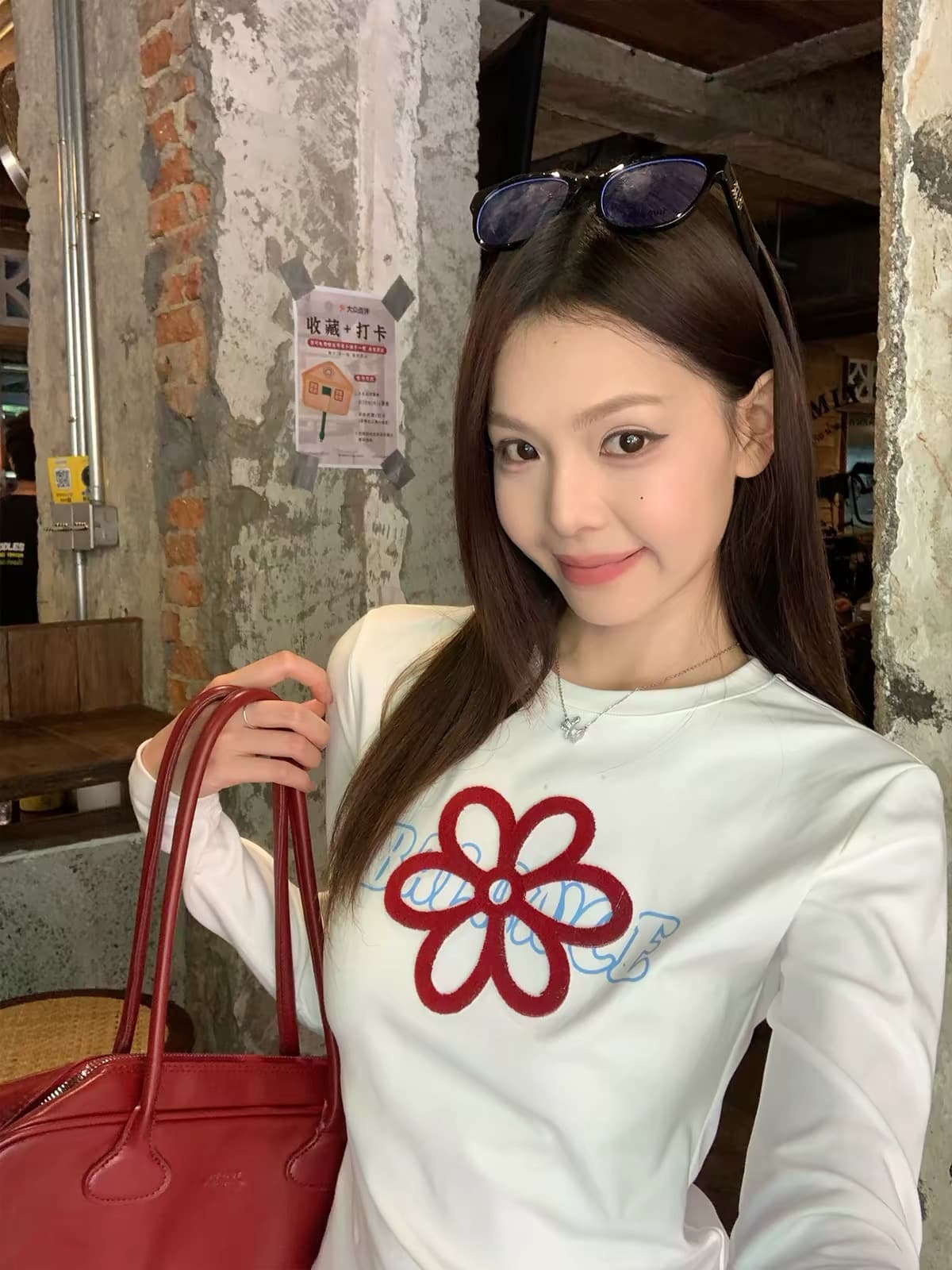 화이트 긍정적 인 어깨 긴팔 티셔츠 여성 가을 몸매 가꾸기 쇼트 스타일 핫걸 자이언트 잘 생긴 인사이드 가져 가라. 기본 셔츠 맨위 상세 이미지 2