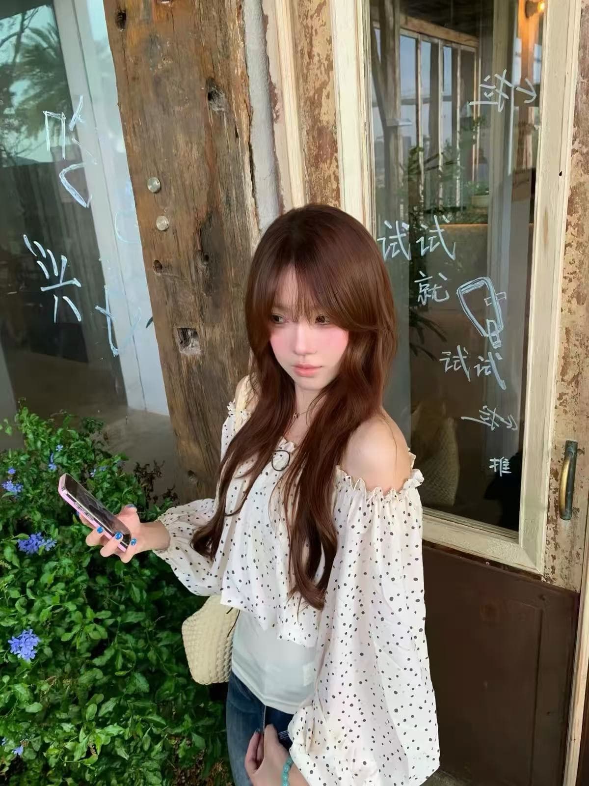 오프숄더 도트 무늬 긴팔 쉬폰 블라우스 여성 여름과 가을 고급 센스 허리 수축 외부 가져 가라. 다용도 맨위 상세 이미지 2