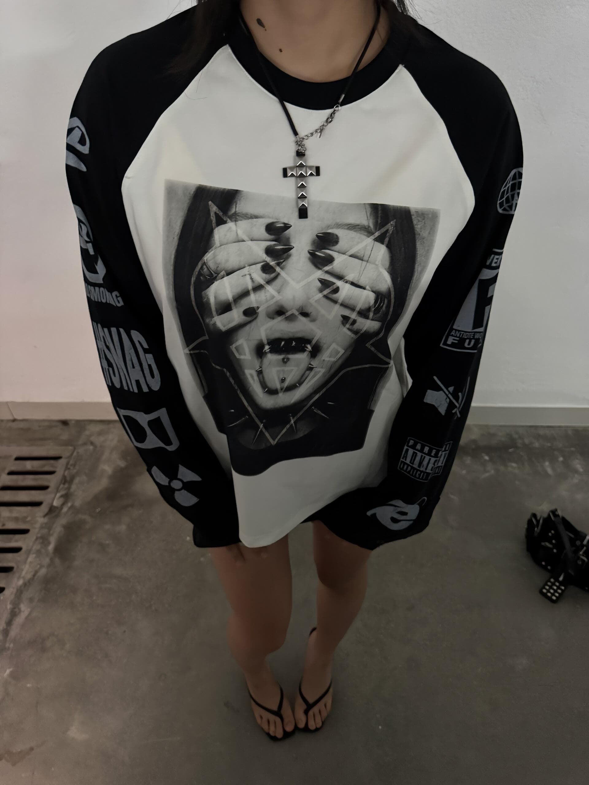 작은 대중 레트로 초상화 운동 프린트 느긋한 캐주얼 루즈핏 순면 편안함 삽입 어깨 긴팔 티셔츠 여성 이미지 3