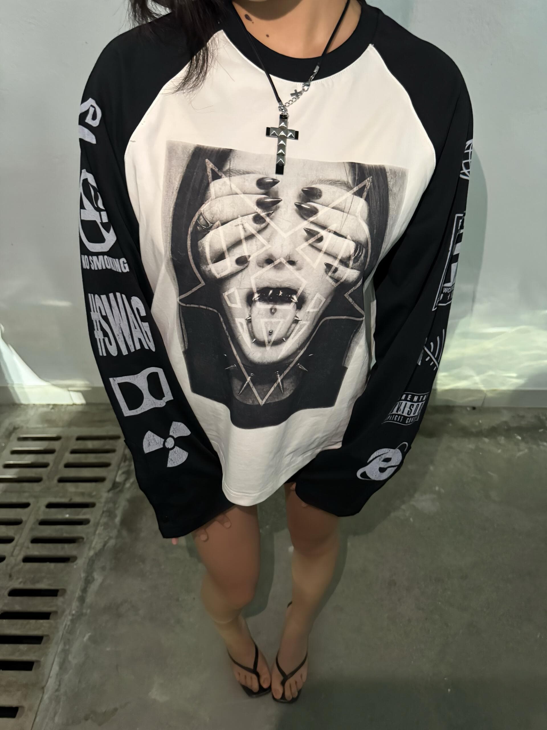 작은 대중 레트로 초상화 운동 프린트 느긋한 캐주얼 루즈핏 순면 편안함 삽입 어깨 긴팔 티셔츠 여성 이미지 2