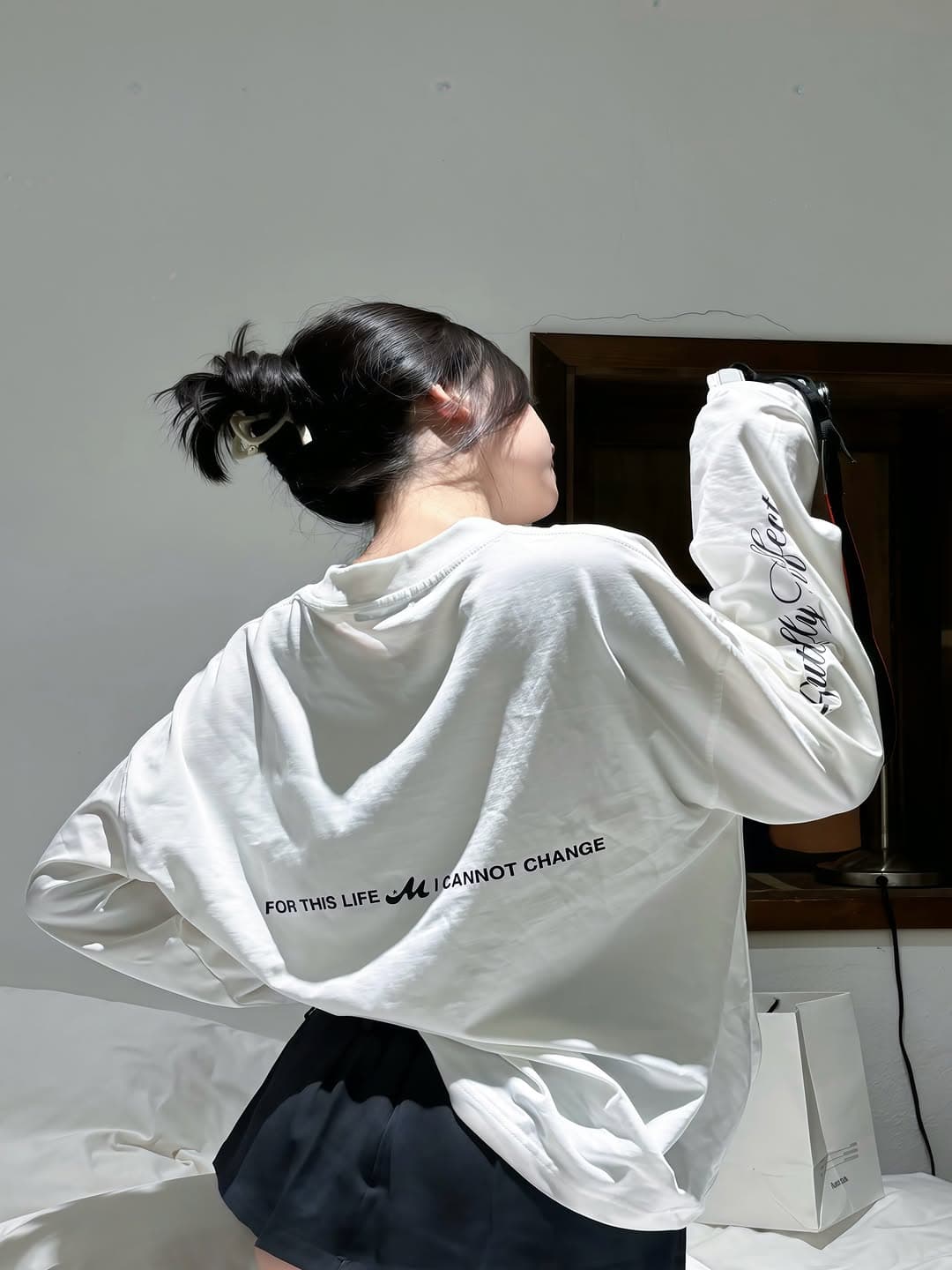 느긋한 바람 알파벳 프린트 티셔츠 디자인 센스 화이트 긴팔 티셔츠 여성 루즈핏 슬림해 보이는 인사이드 가져 가라. 기본 셔츠 이미지 4
