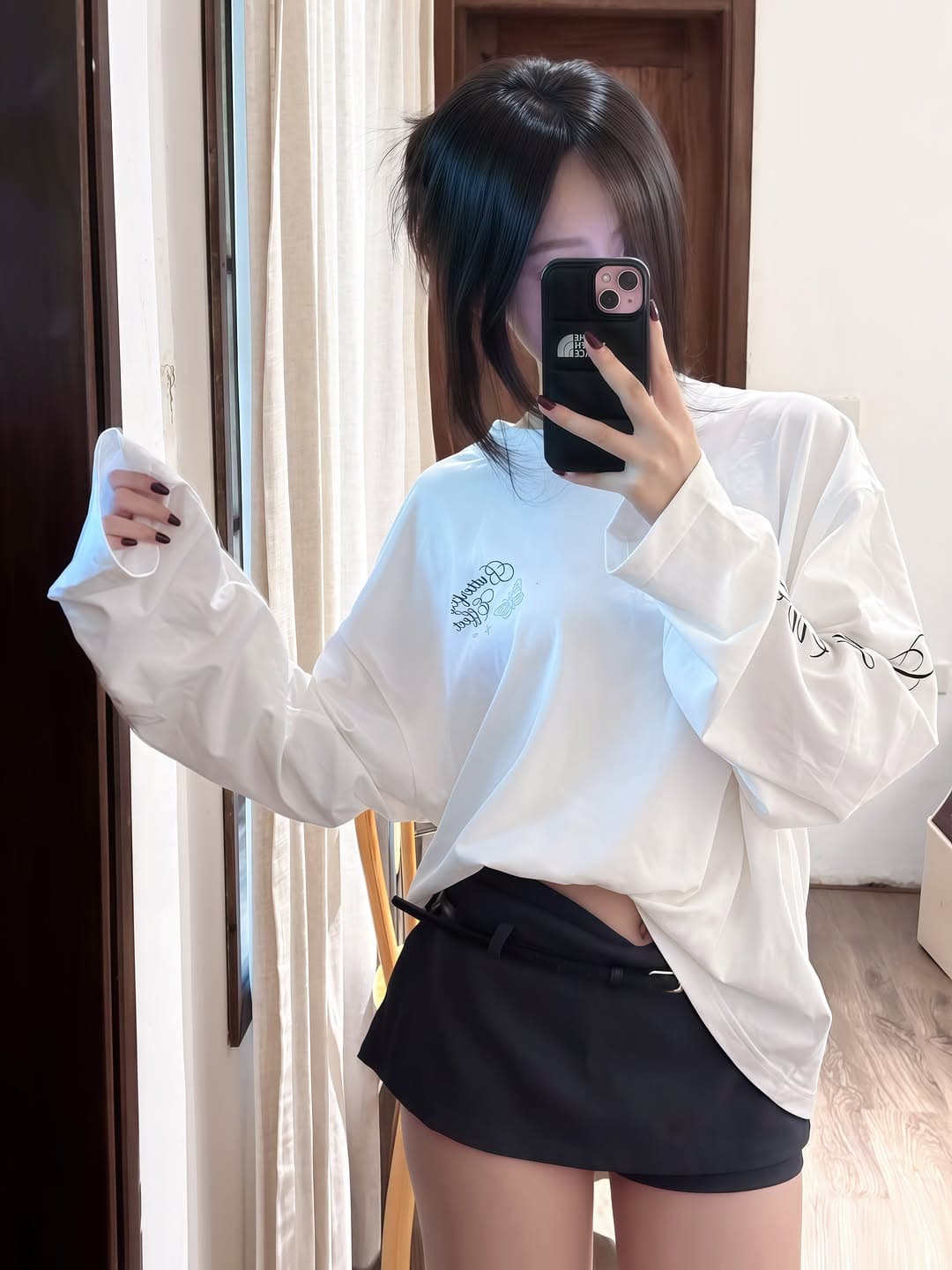 느긋한 바람 알파벳 프린트 티셔츠 디자인 센스 화이트 긴팔 티셔츠 여성 루즈핏 슬림해 보이는 인사이드 가져 가라. 기본 셔츠 상세 이미지 2