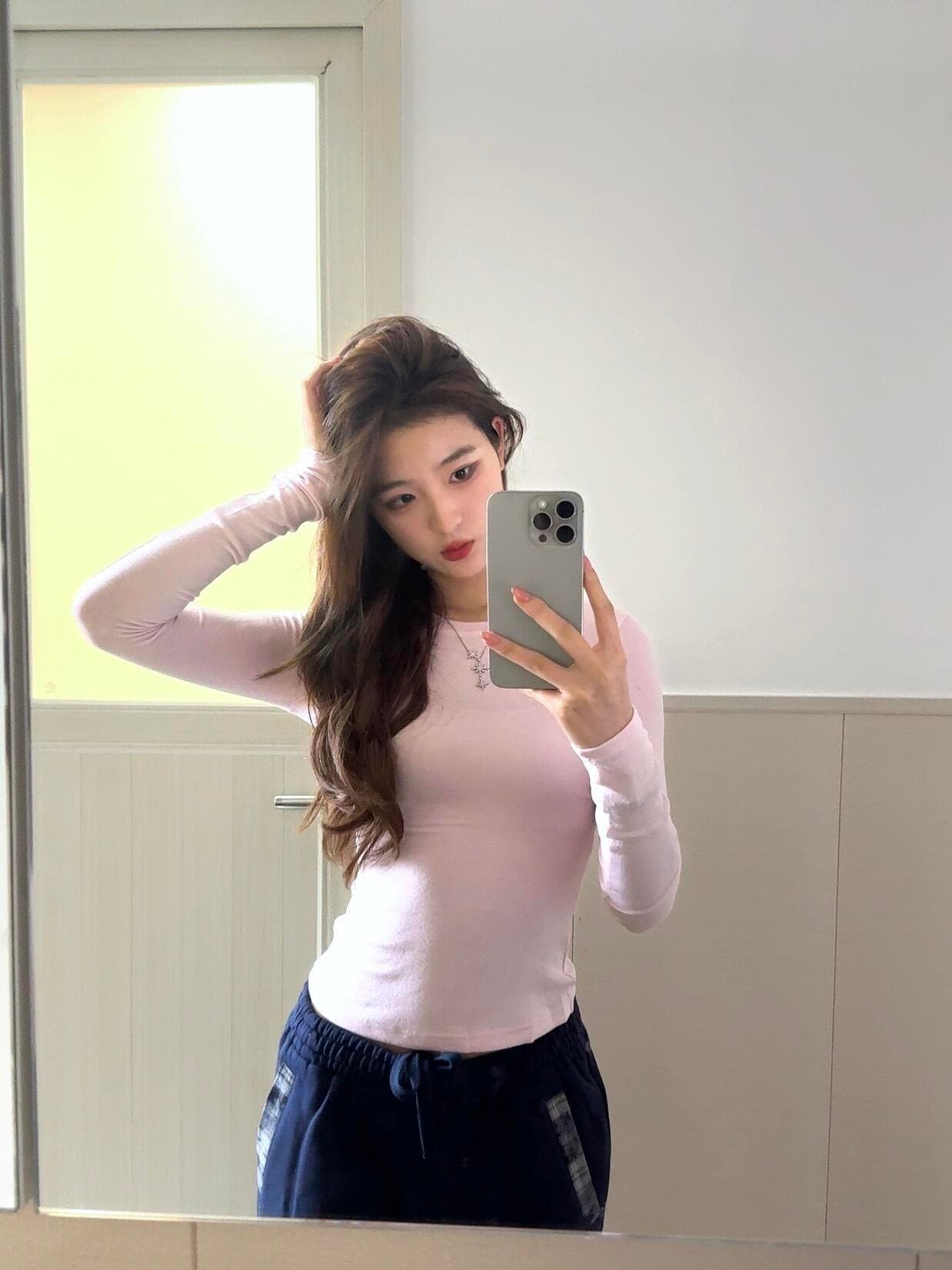 미니멀리즘 기초 섹션 라운드 넥 풀오버 긴팔 티셔츠 여성 의류 가을 몸매 가꾸기 다용도 맨위 슬림해 보이는 인사이드 가져 가라. 기본 셔츠 상세 이미지 2