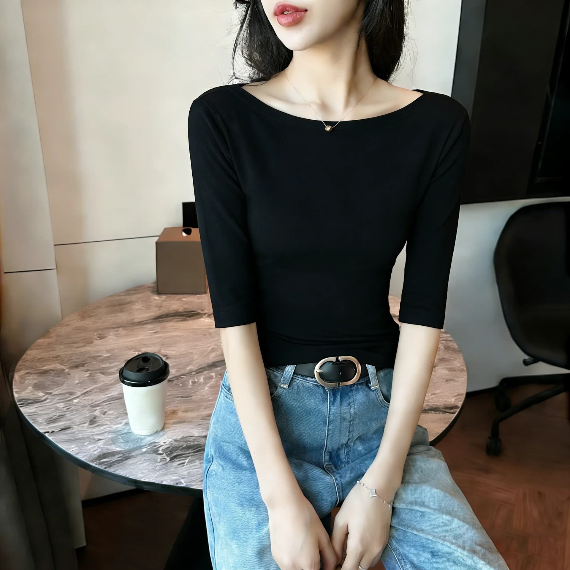 봄 여름 새로운 익스트림 제인 바람 검정색 오프숄더 중간 소매 티셔츠 여성 몸매 가꾸기 다용도 기본 셔츠 5 점 소매 맨위 상세 이미지 4