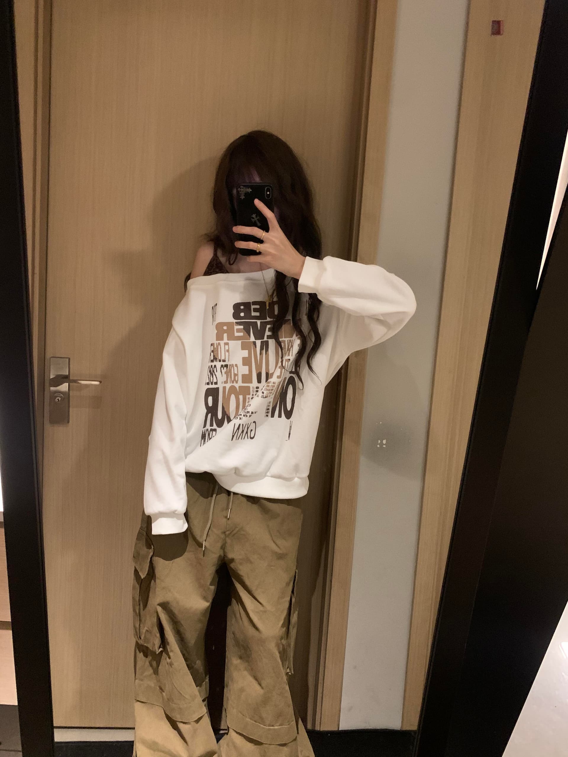 아메리칸 레트로 프린트 비스듬한 어깨 후드티 여성 가을 착용 가져 가라. 작은 대중 디자인 센스 오프숄더 루즈핏 슬림해 보이는 캐주얼 맨위 상세 이미지 2