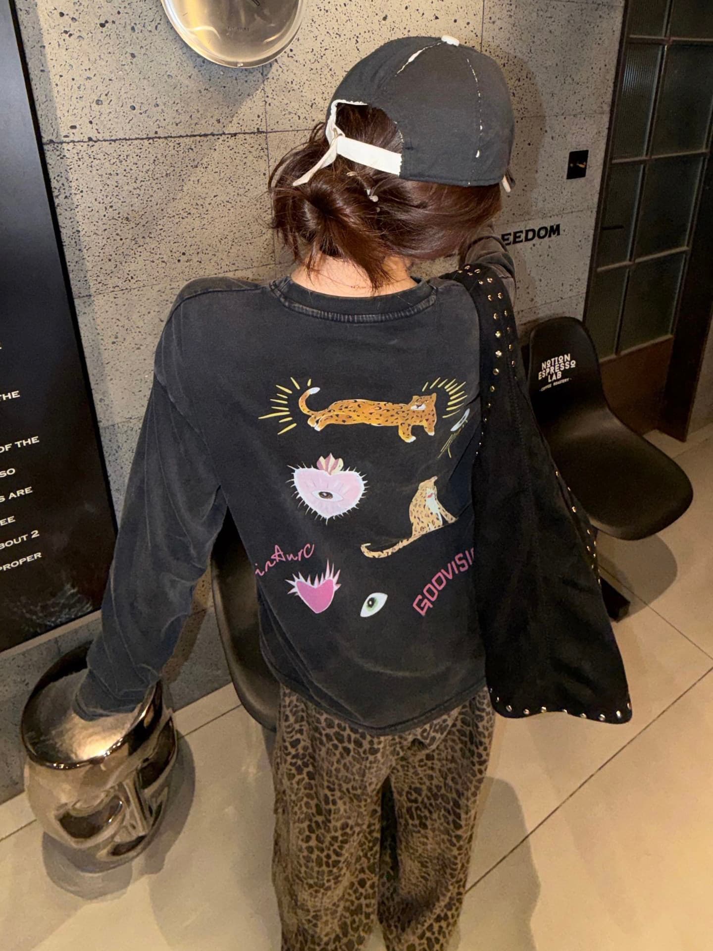 한 부서 작은 대중 진첸바오 만화 프린트 긴팔 티셔츠 워싱 검정색 느긋한 캐주얼 루즈핏 맨위 트렌디 상세 이미지 1
