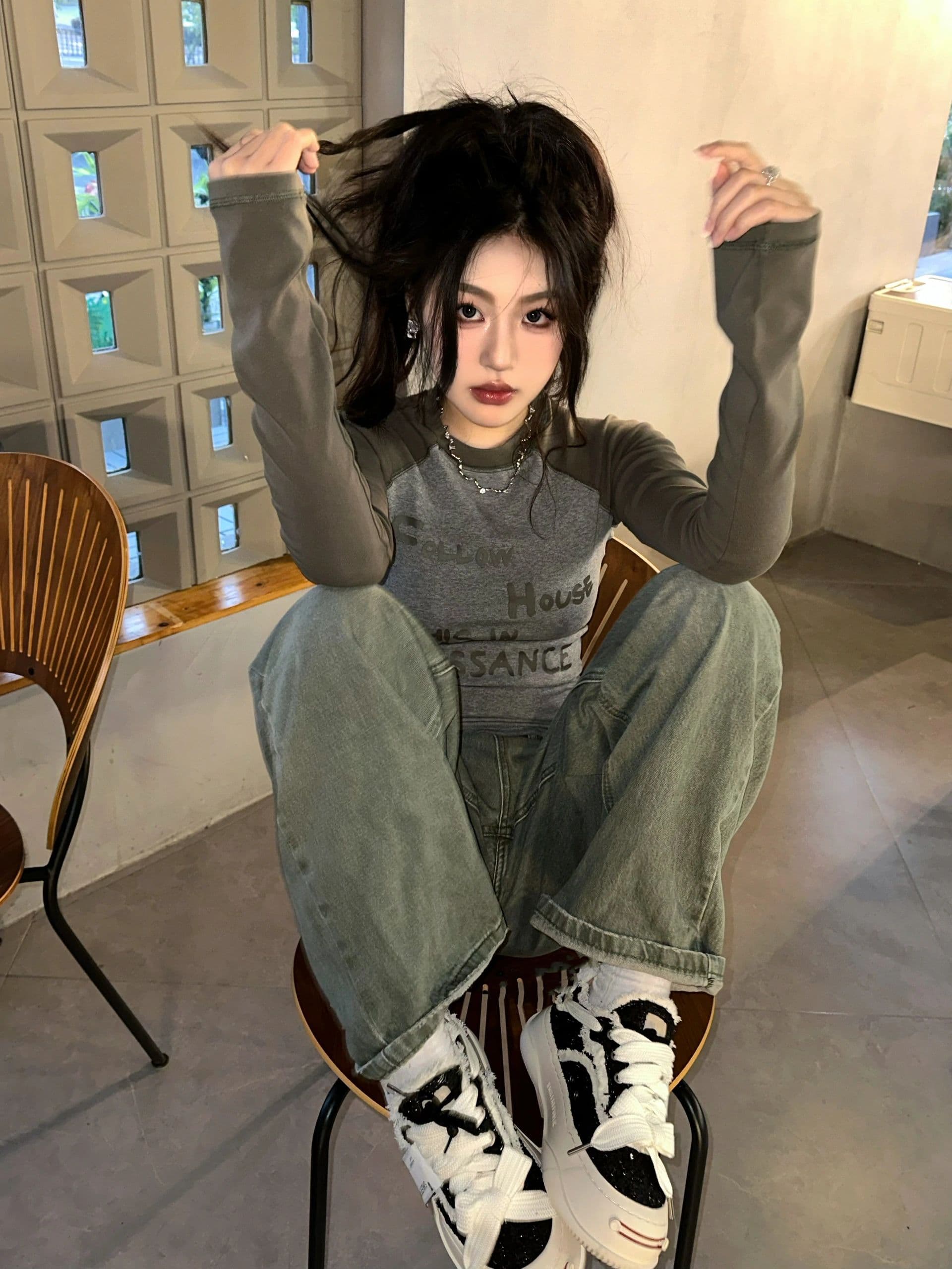 아메리칸 핫걸 배색 회색 삽입 어깨 긴팔 티셔츠 여성 이른 가을 알파벳 프린트 몸매 가꾸기 슬림해 보이는 기본 셔츠 맨위 상세 이미지 2