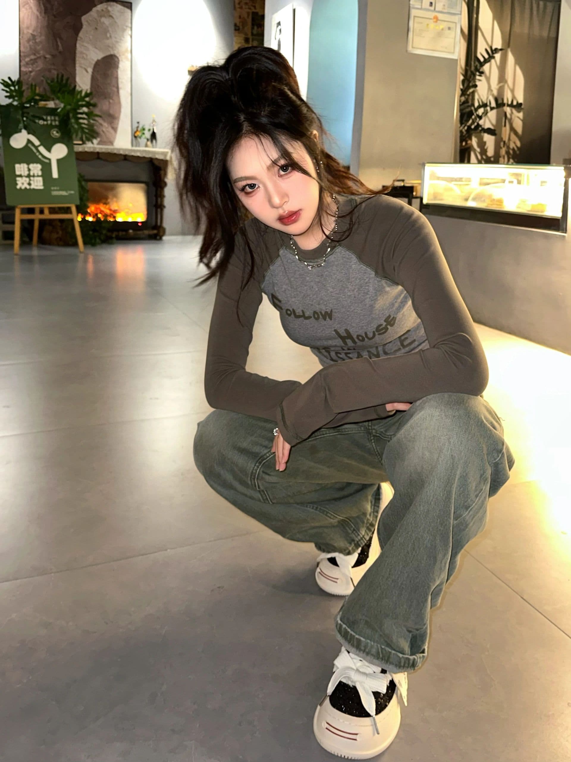 아메리칸 핫걸 배색 회색 삽입 어깨 긴팔 티셔츠 여성 이른 가을 알파벳 프린트 몸매 가꾸기 슬림해 보이는 기본 셔츠 맨위 상세 이미지 4
